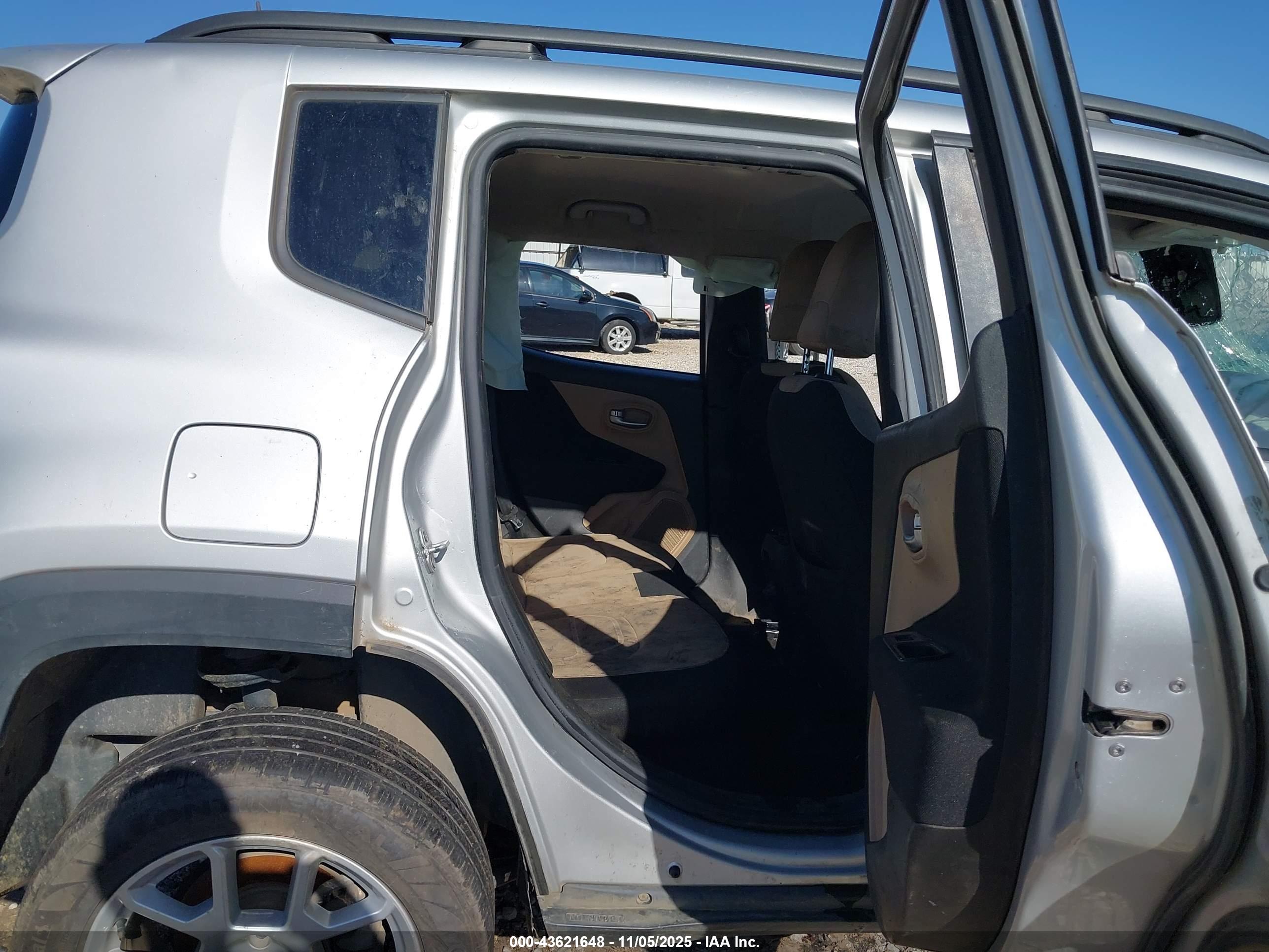 JEEP RENEGADE image 8