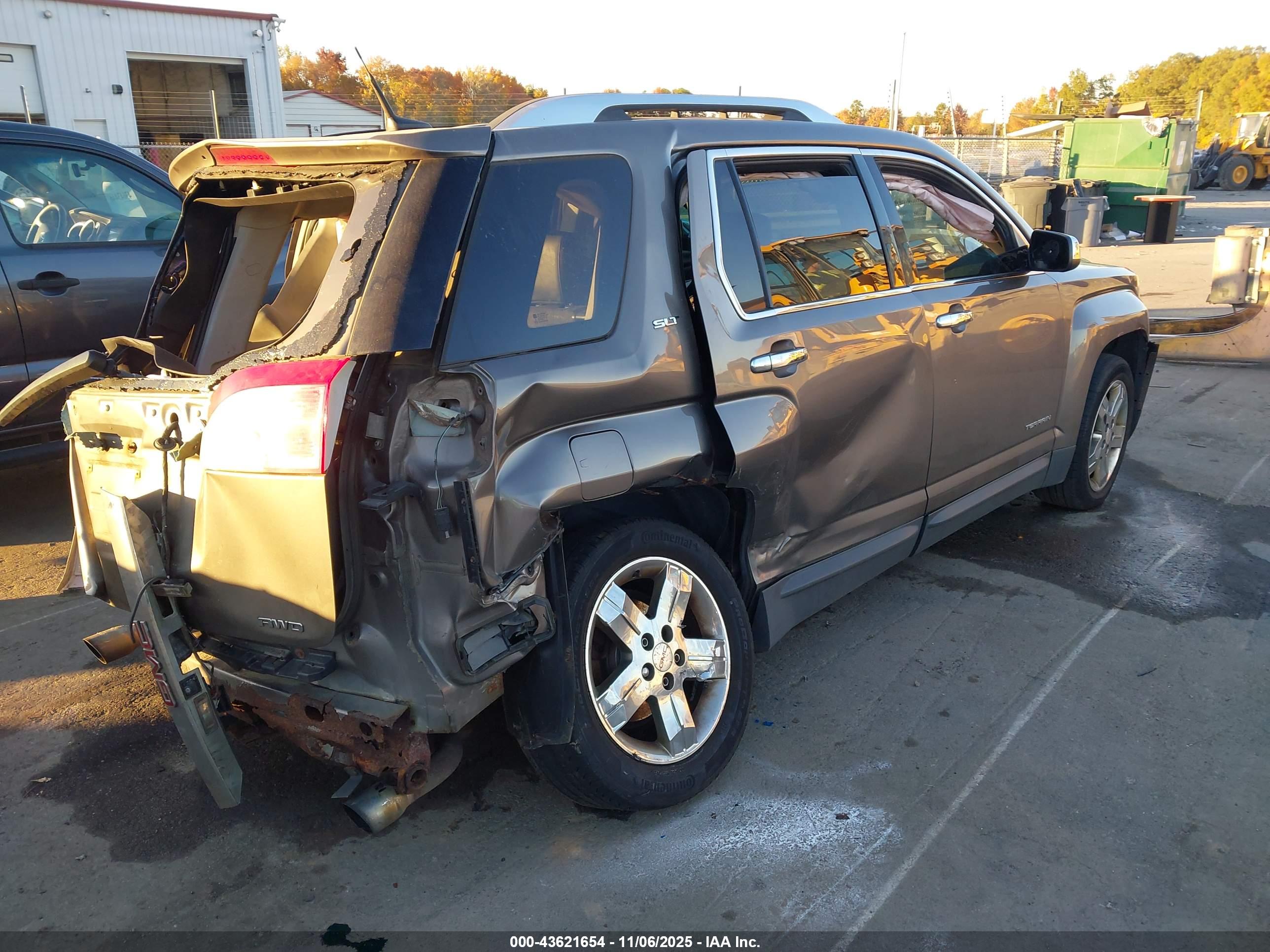 GMC TERRAIN image 4