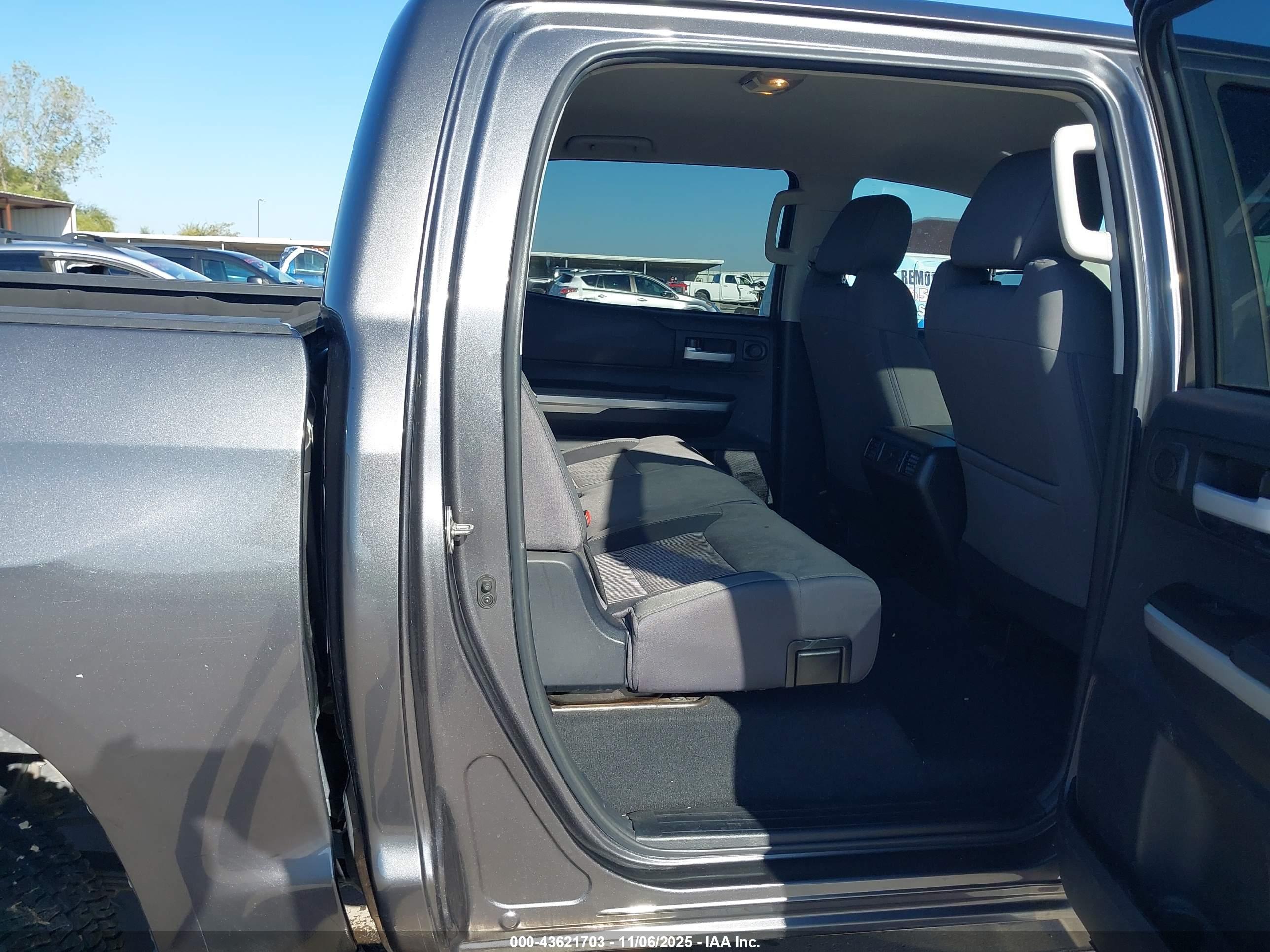 TOYOTA TUNDRA image 8
