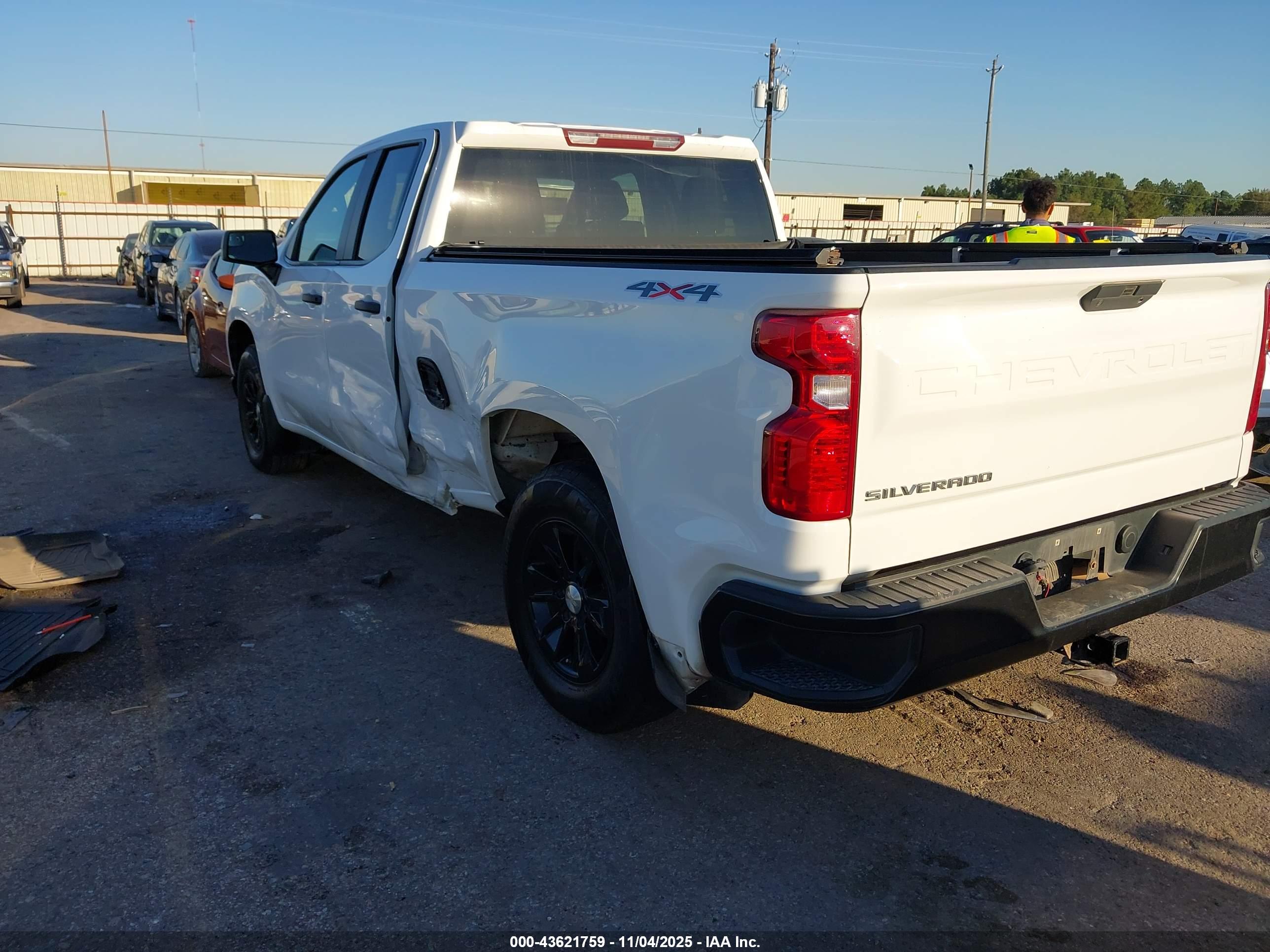 CHEVROLET SILVERADO image 3