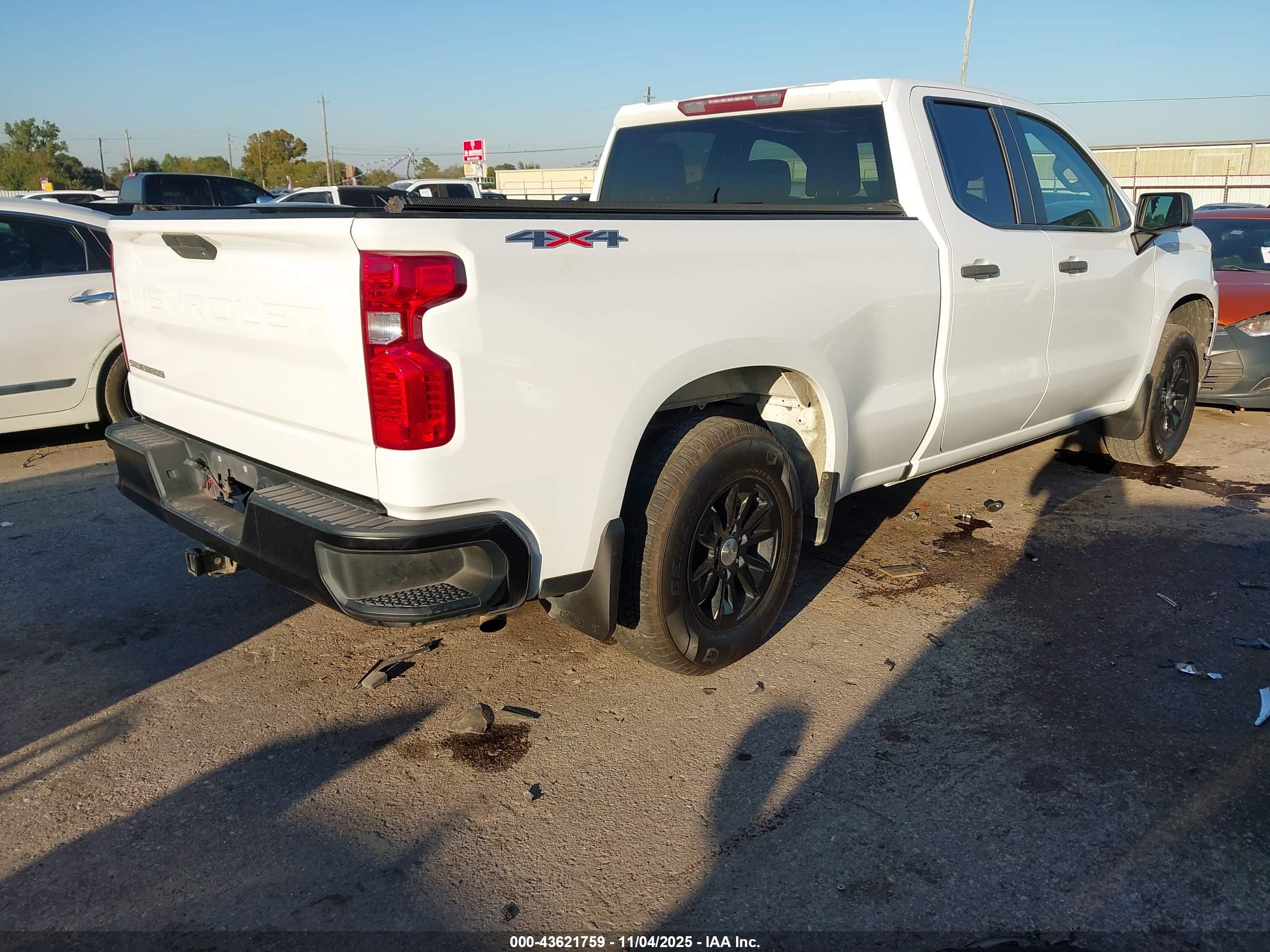 CHEVROLET SILVERADO image 4
