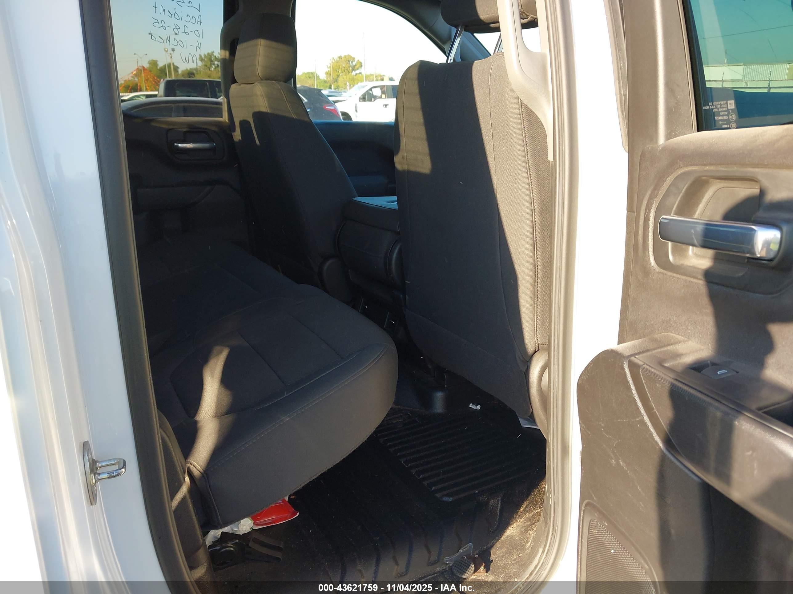 CHEVROLET SILVERADO image 8