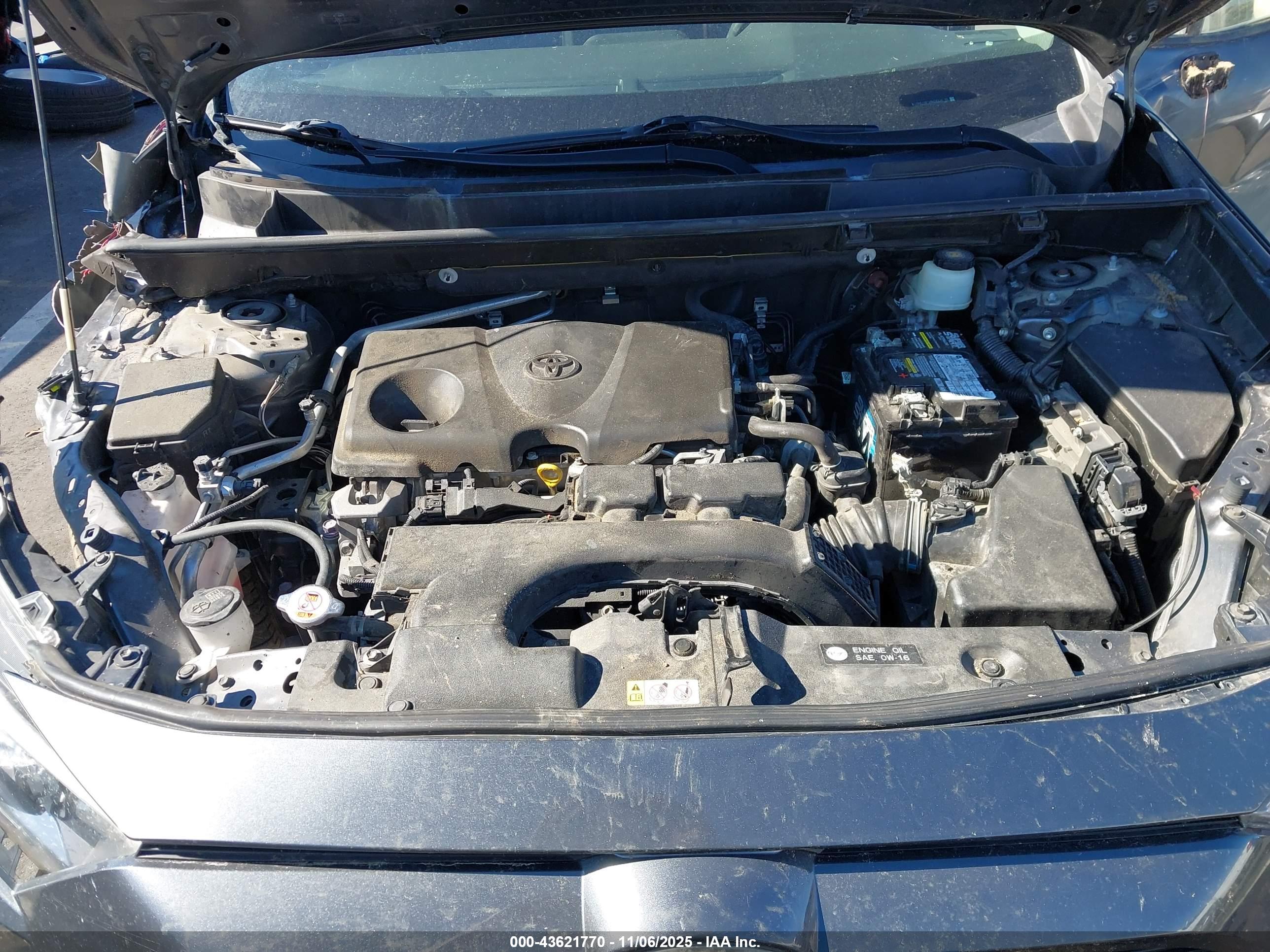 TOYOTA RAV4 image 10