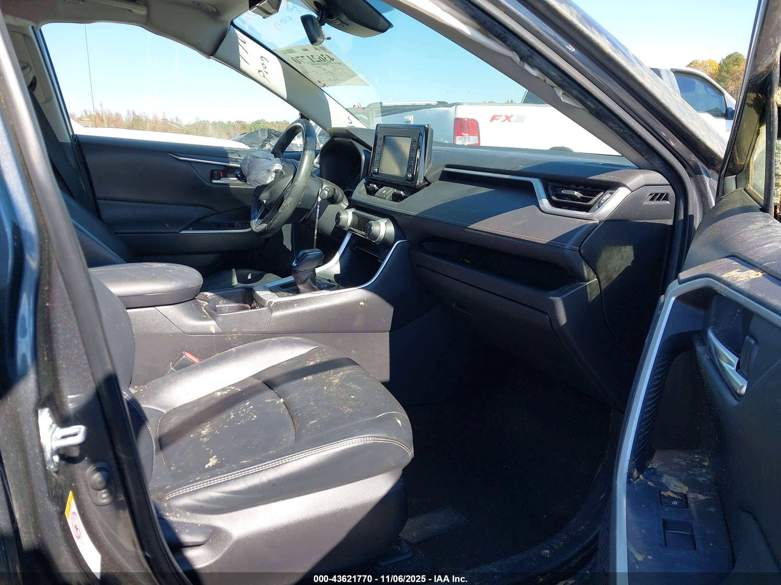 TOYOTA RAV4 image 5