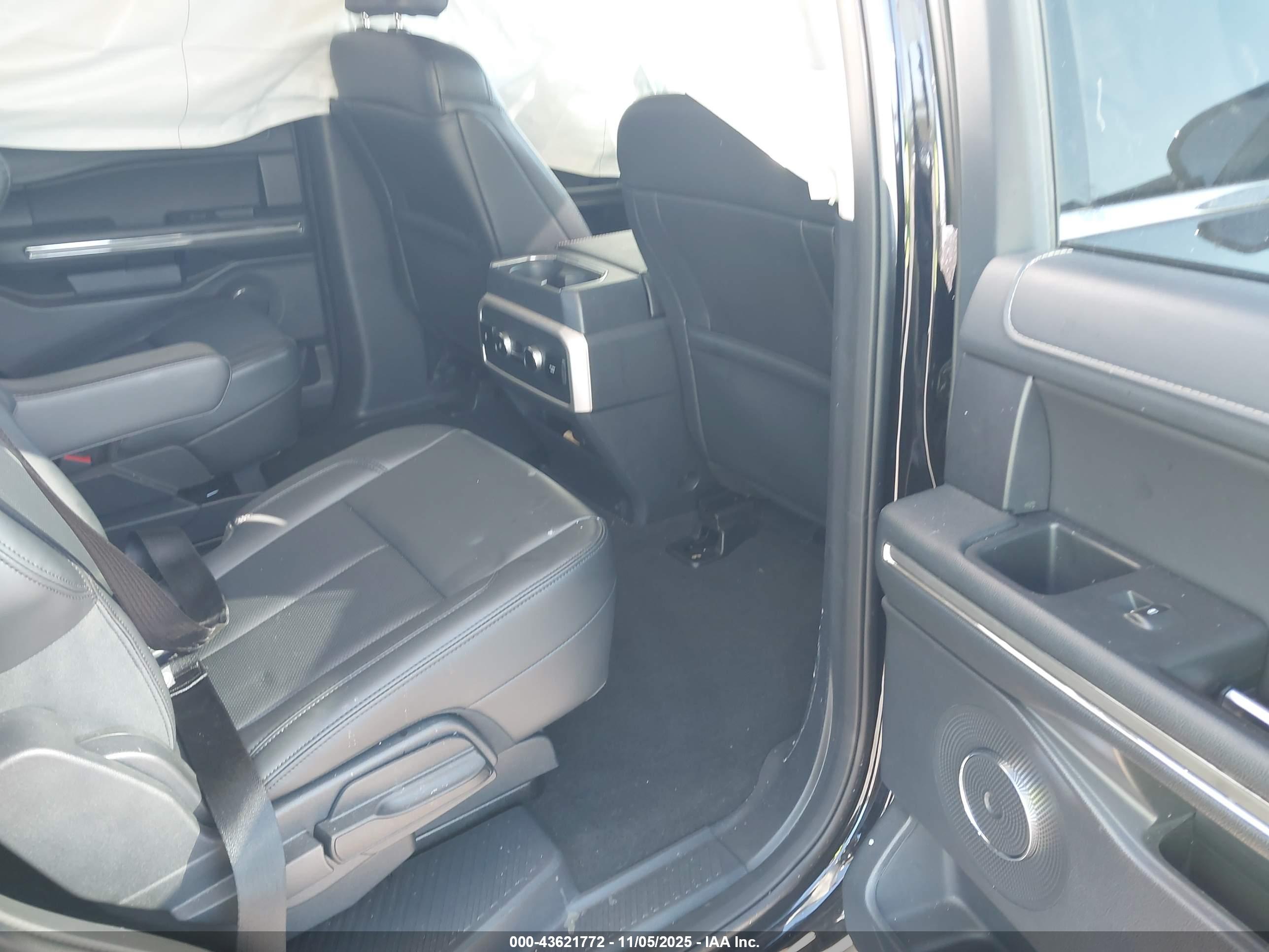 FORD EXPEDITION image 8