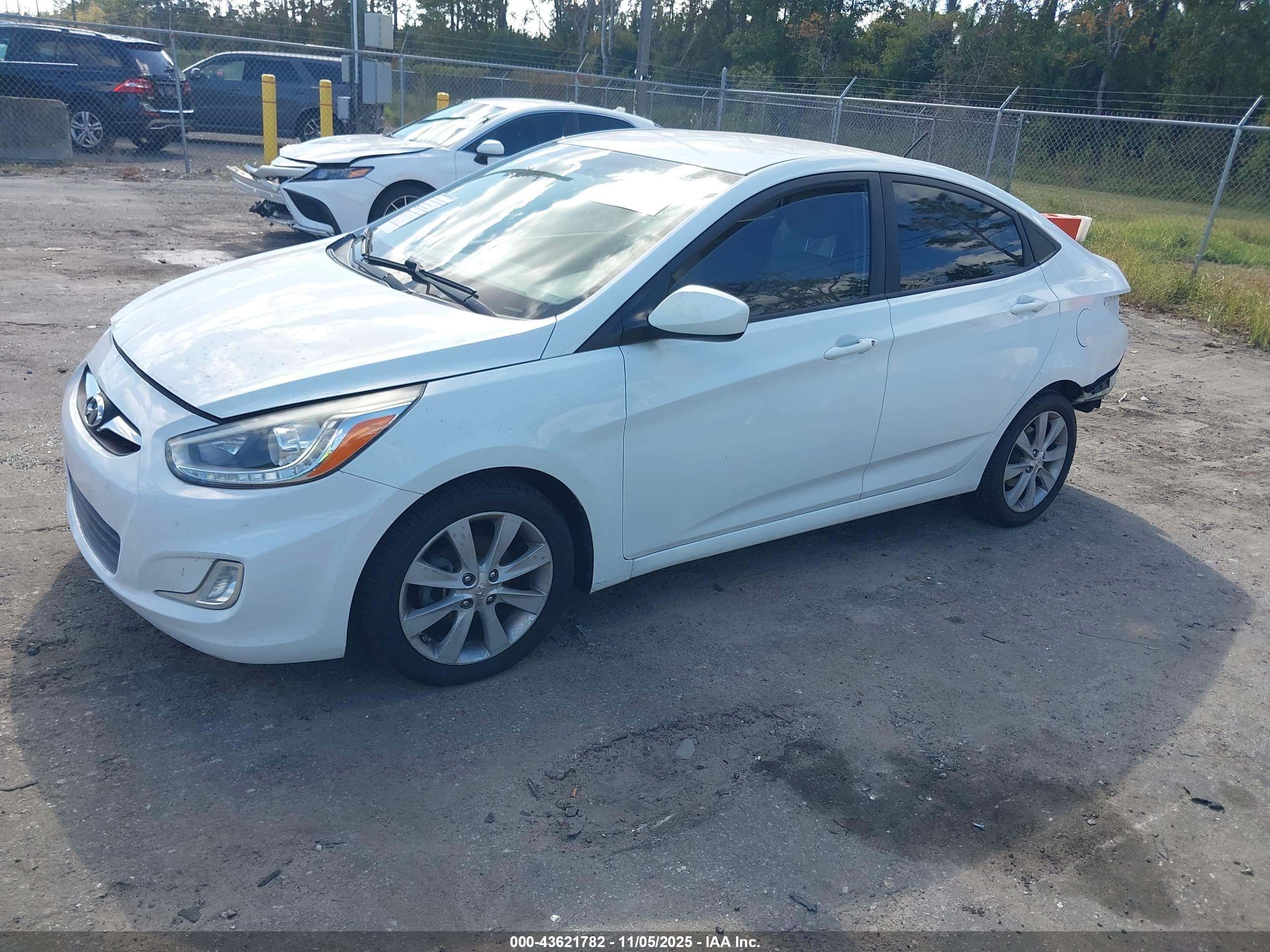HYUNDAI ACCENT image 2