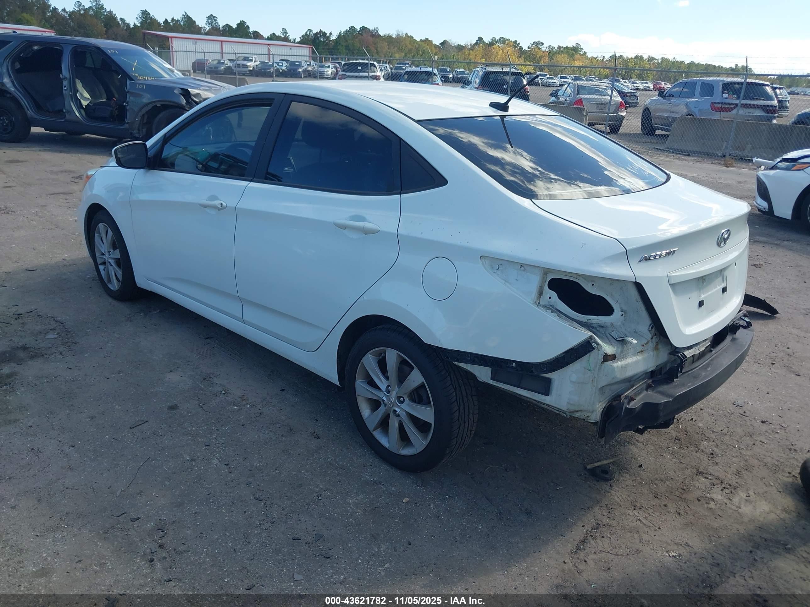 HYUNDAI ACCENT image 3