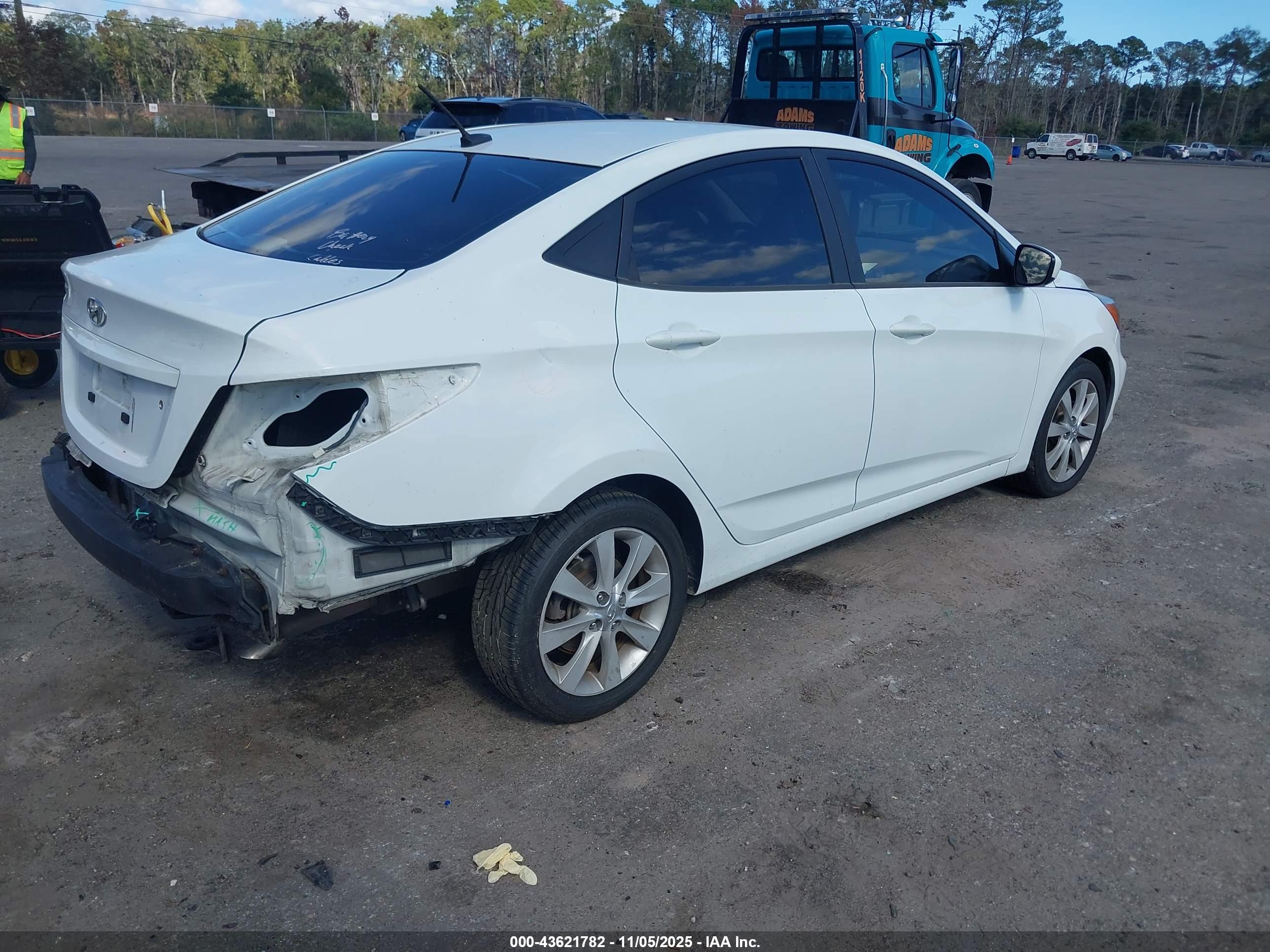 HYUNDAI ACCENT image 4