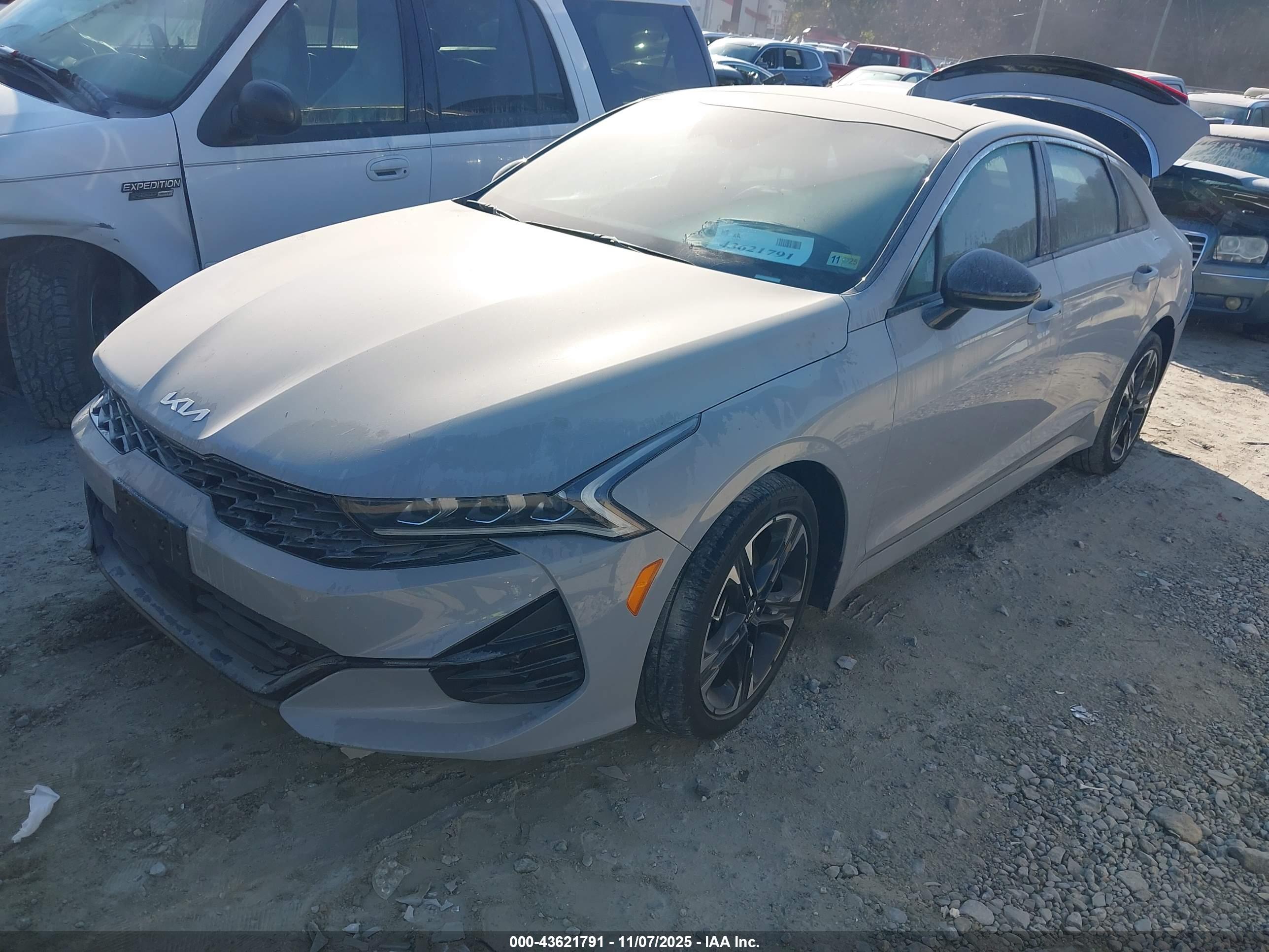 KIA K5 image 2