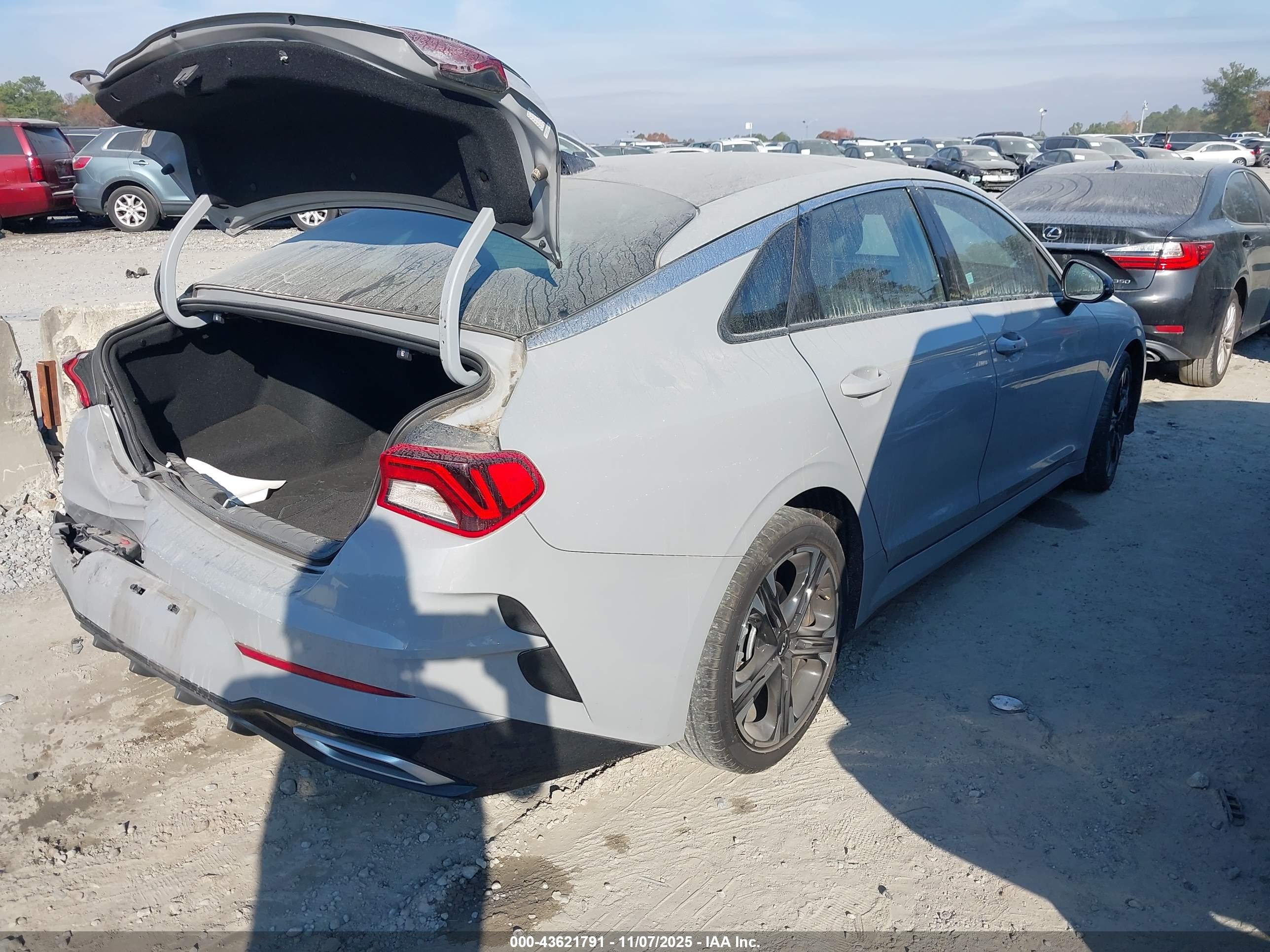 KIA K5 image 4