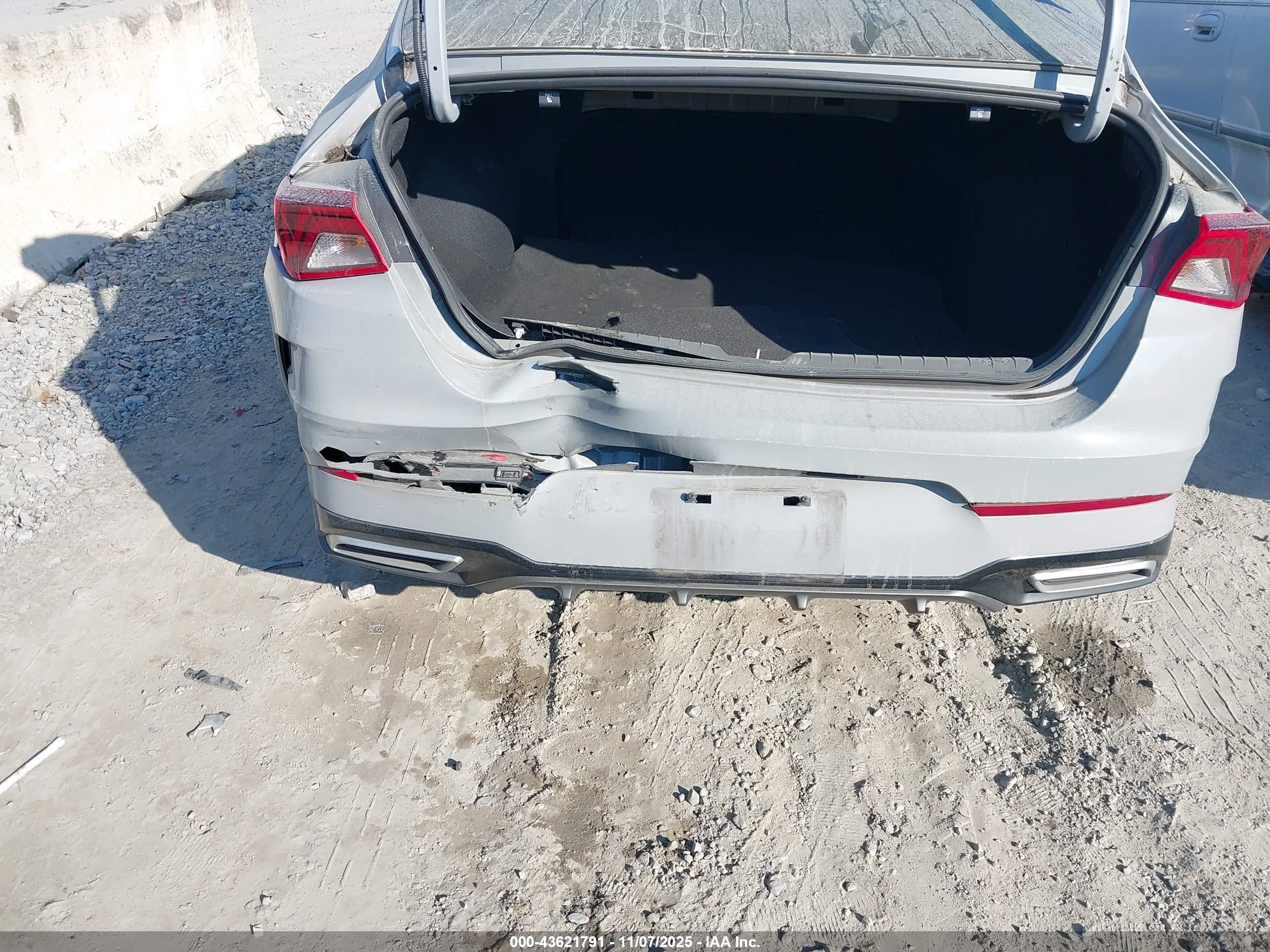 KIA K5 image 6