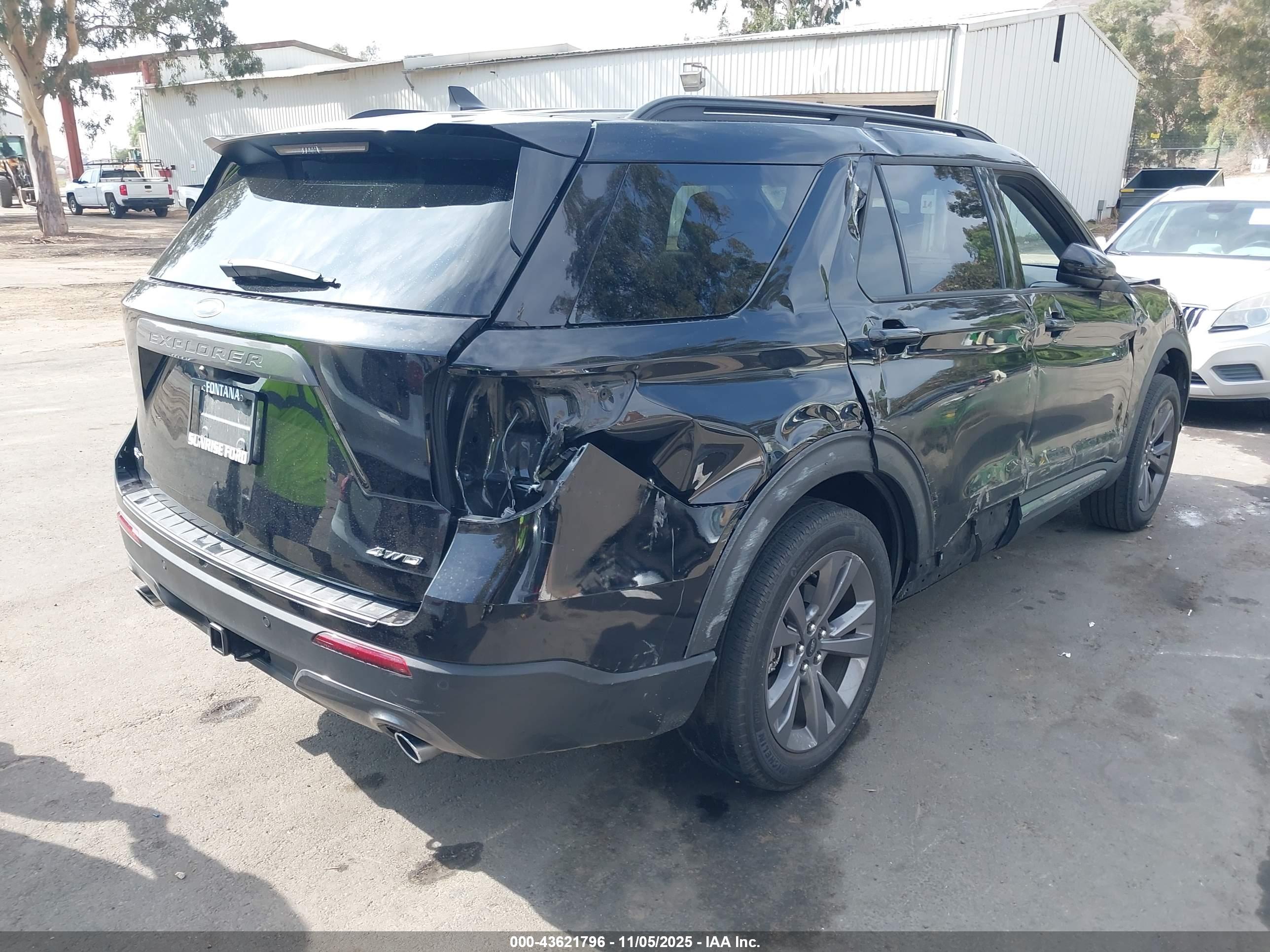 FORD EXPLORER image 4