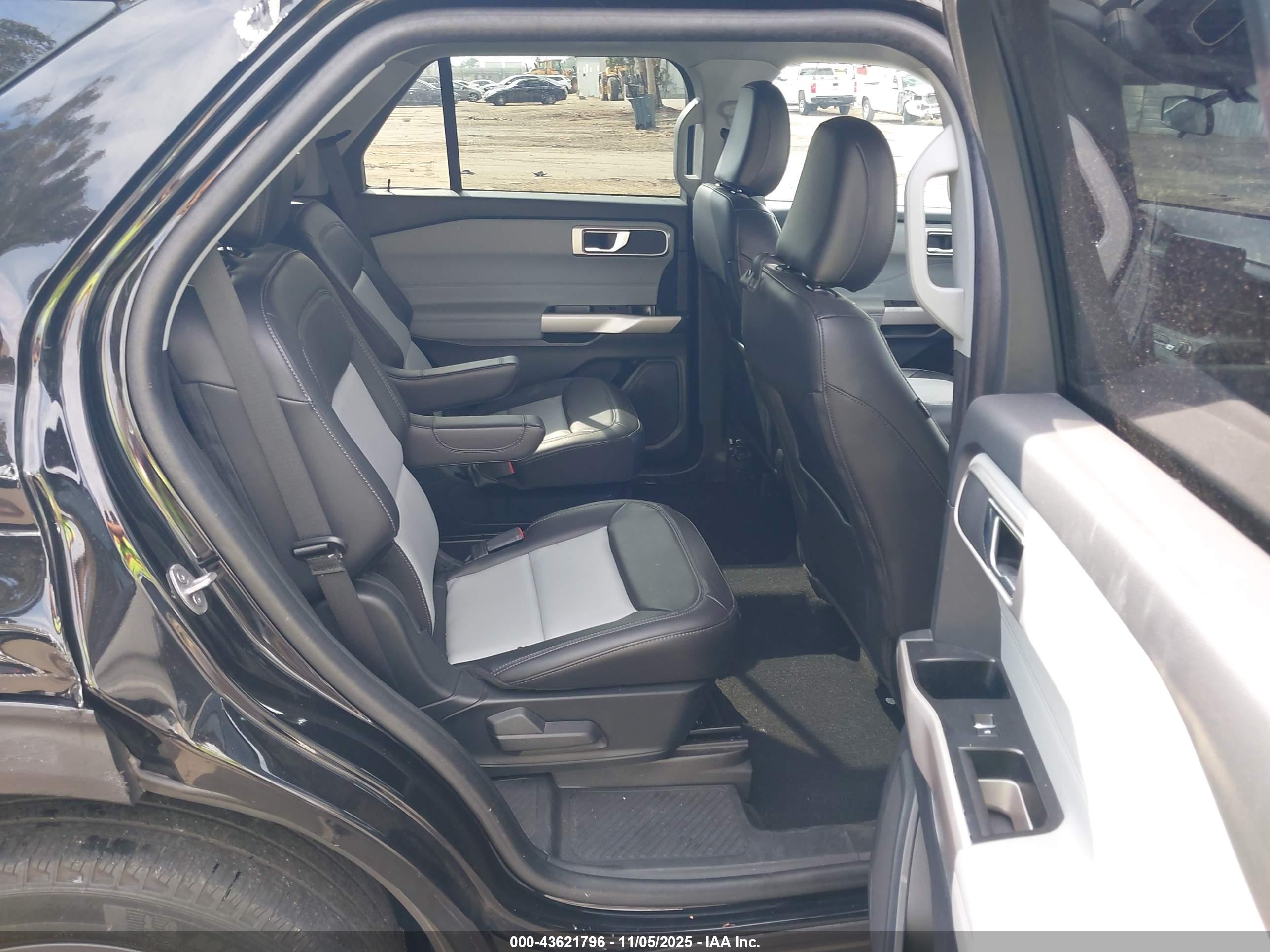 FORD EXPLORER image 8