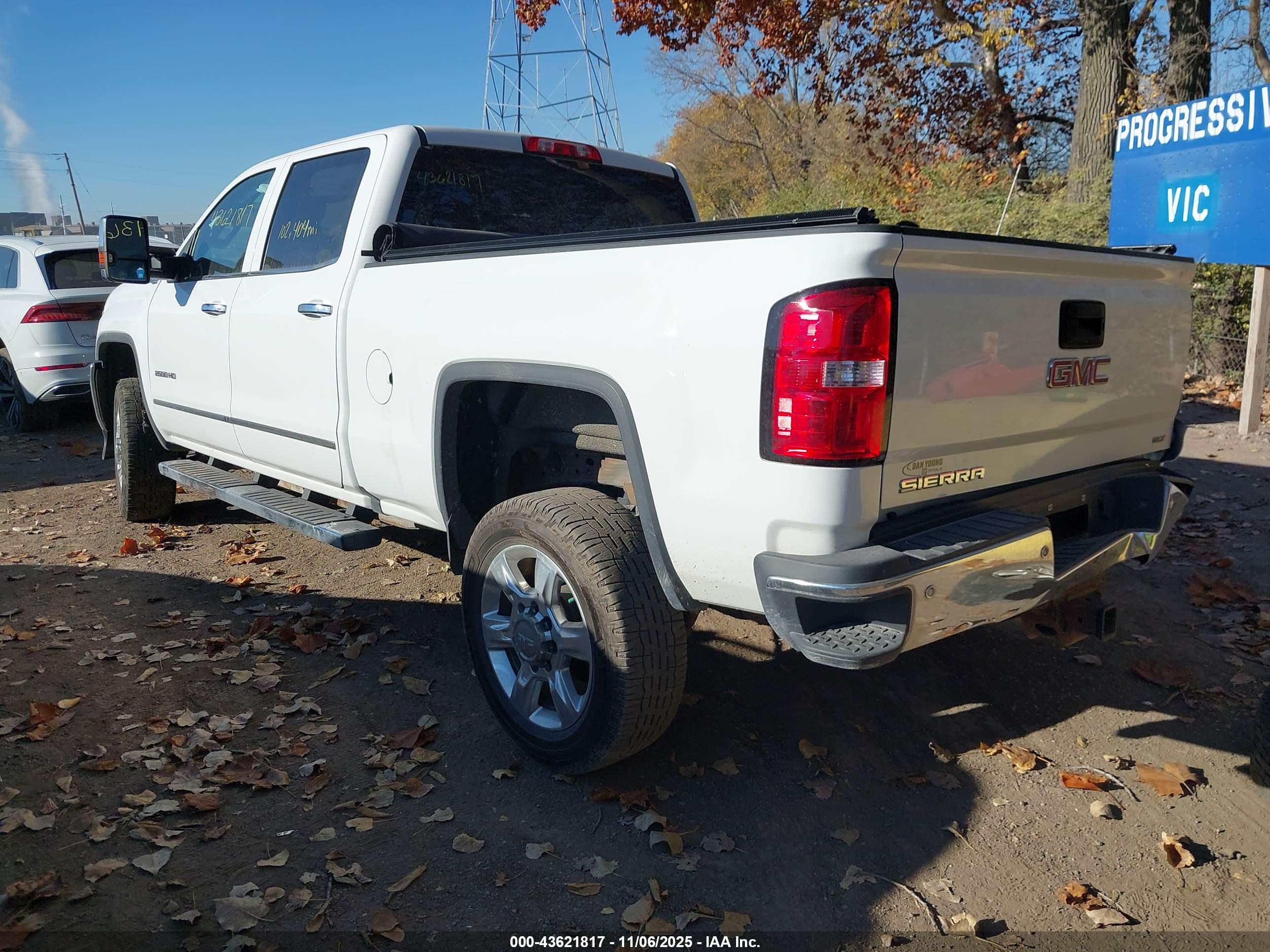 GMC SIERRA image 3