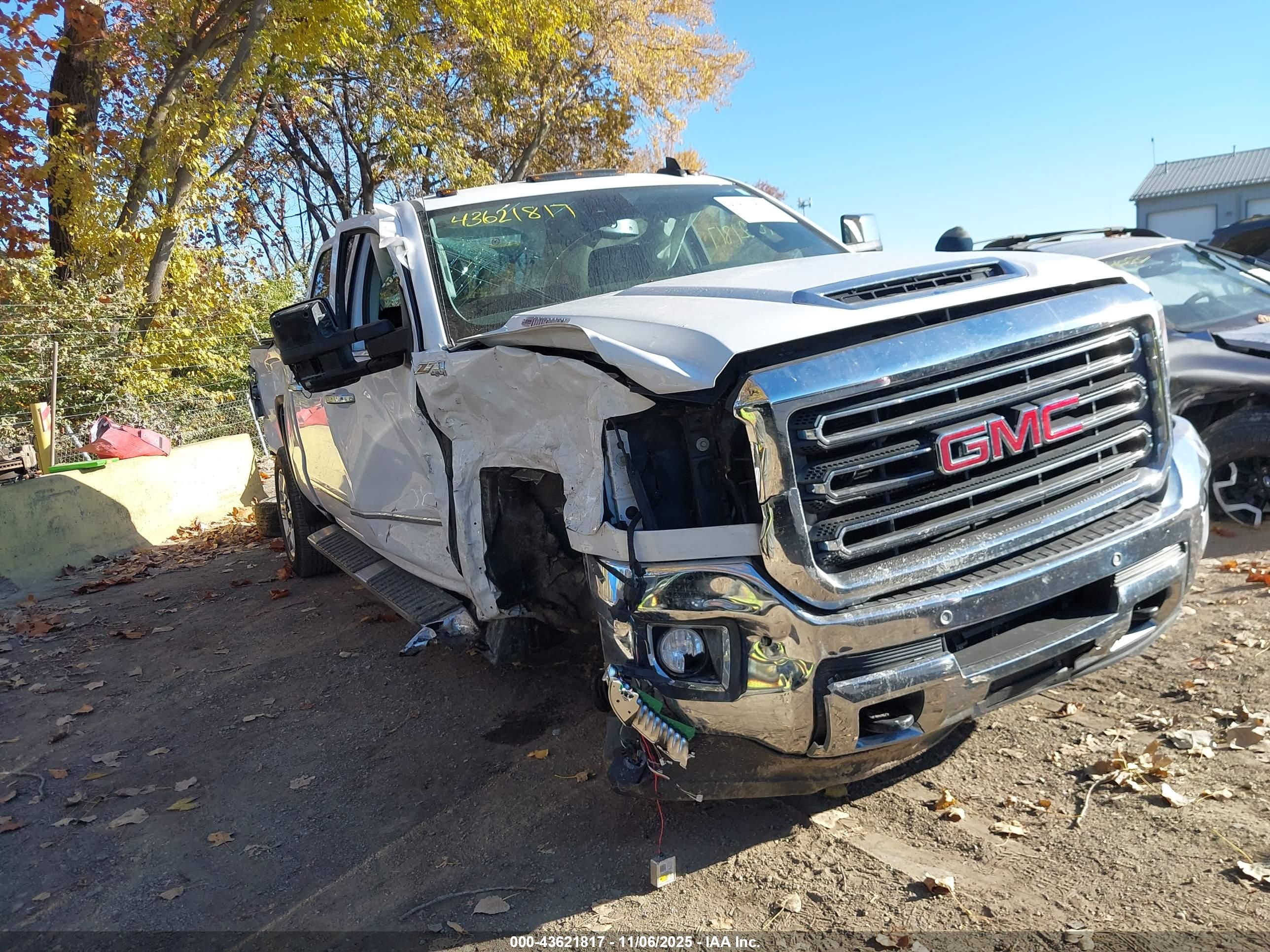 GMC SIERRA image 6