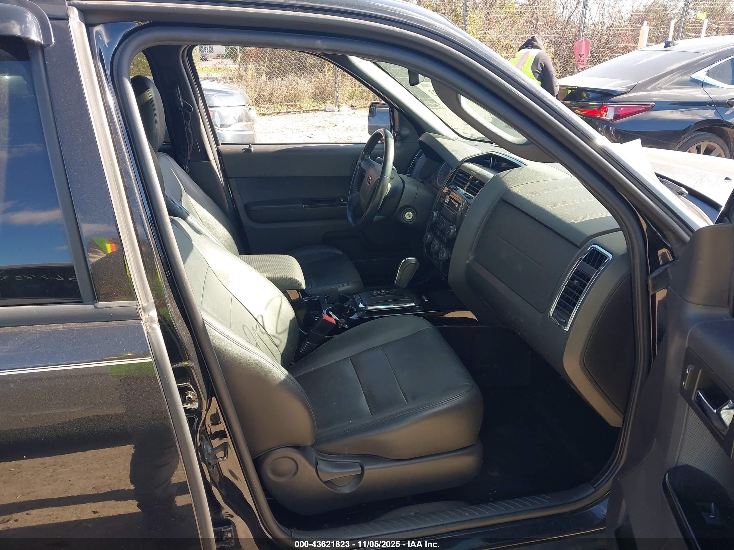 FORD ESCAPE image 5