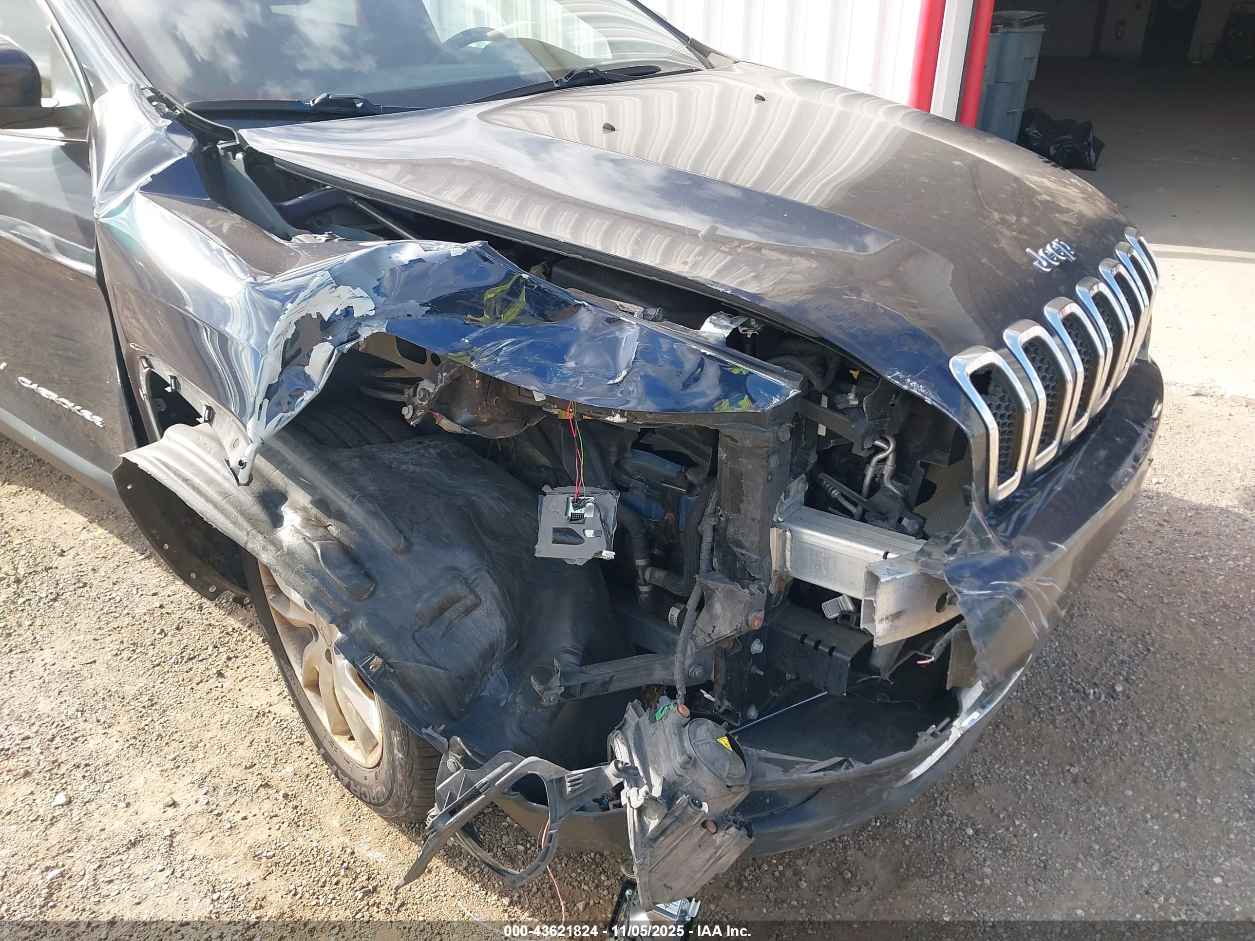 JEEP CHEROKEE image 6