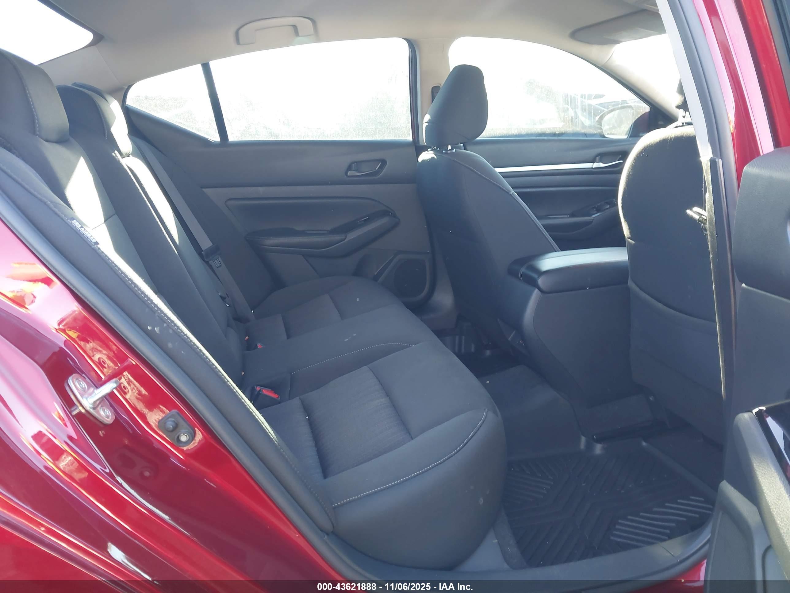 NISSAN ALTIMA image 8