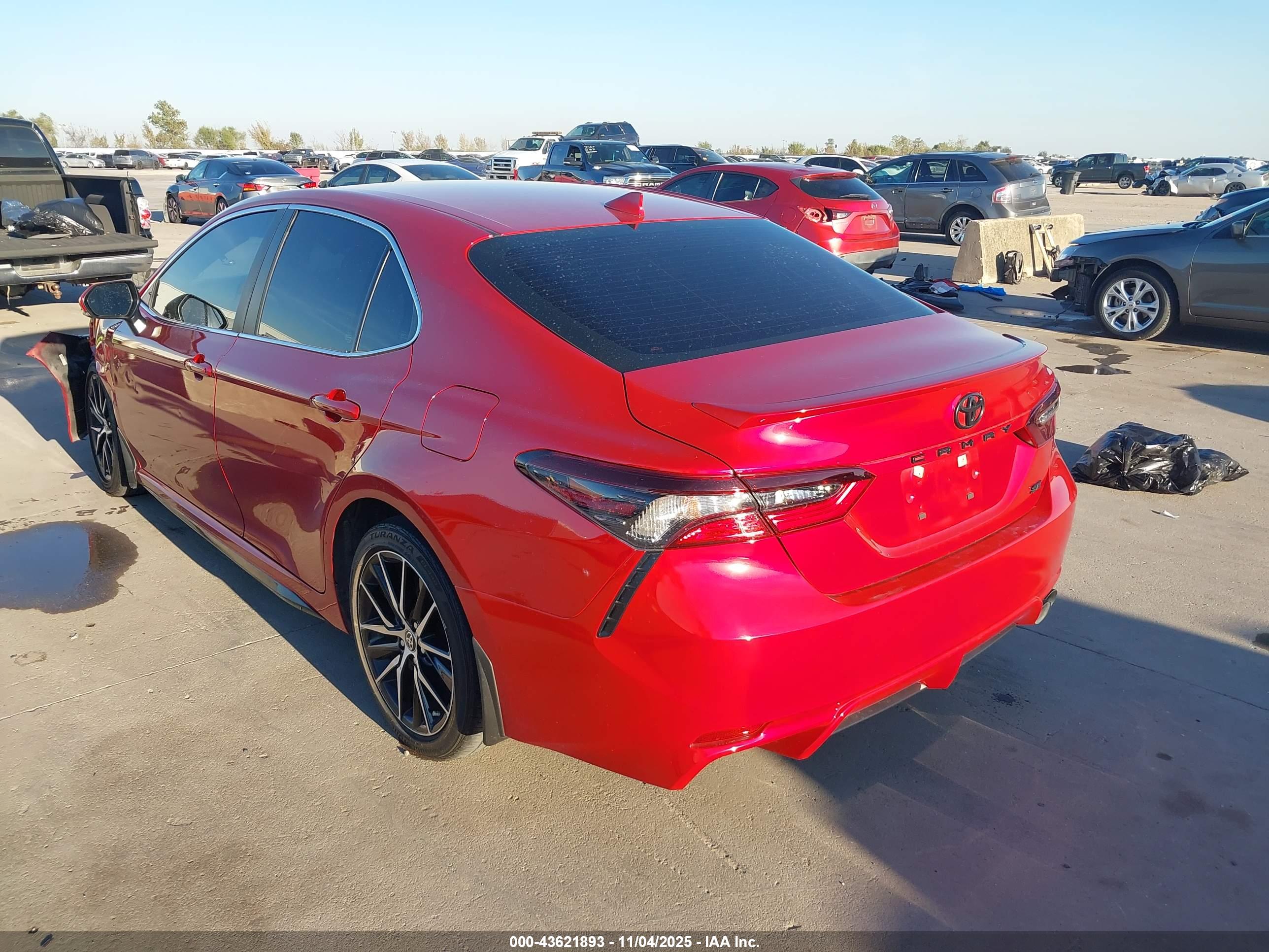 TOYOTA CAMRY image 3
