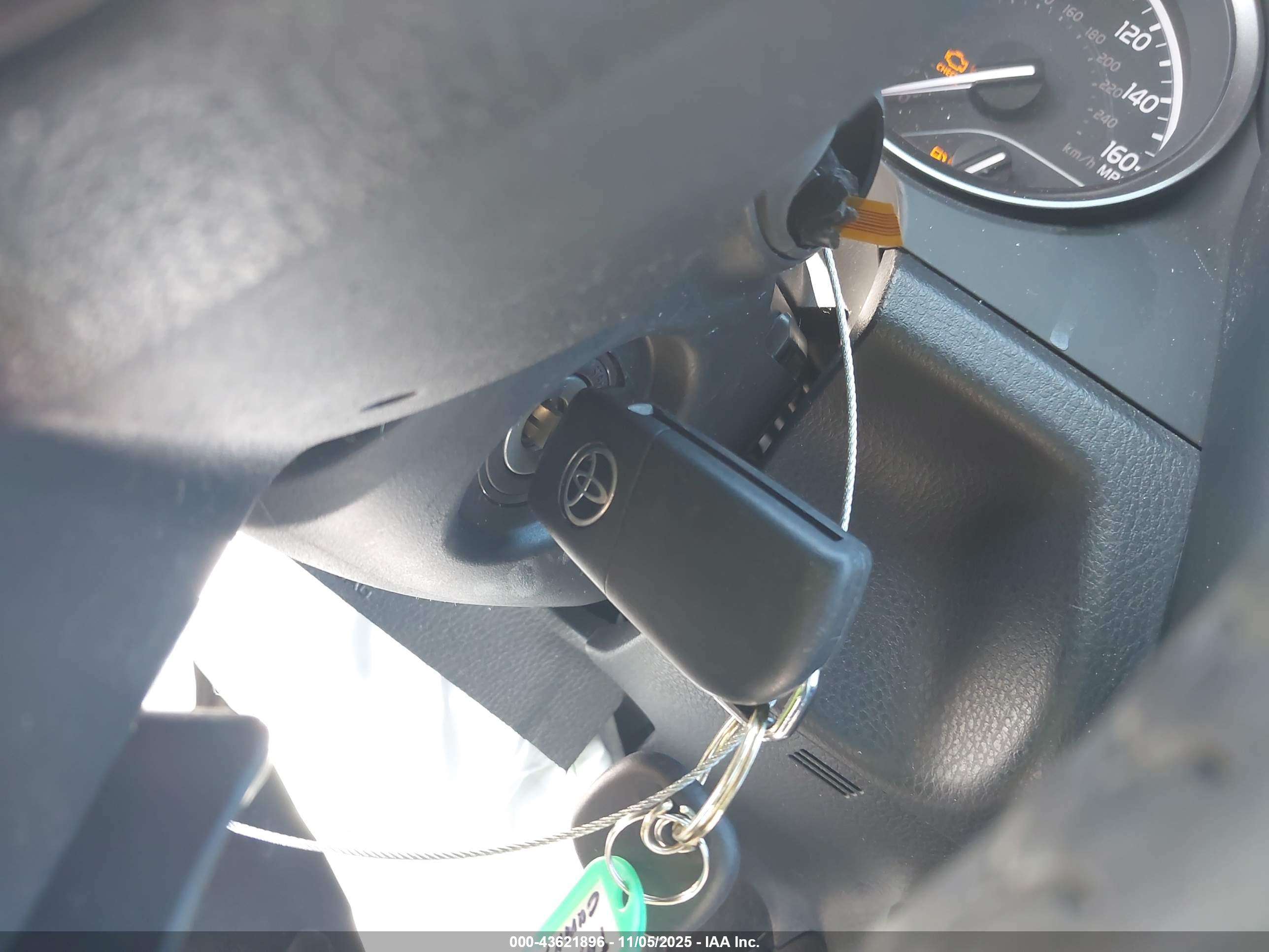 TOYOTA CAMRY image 11