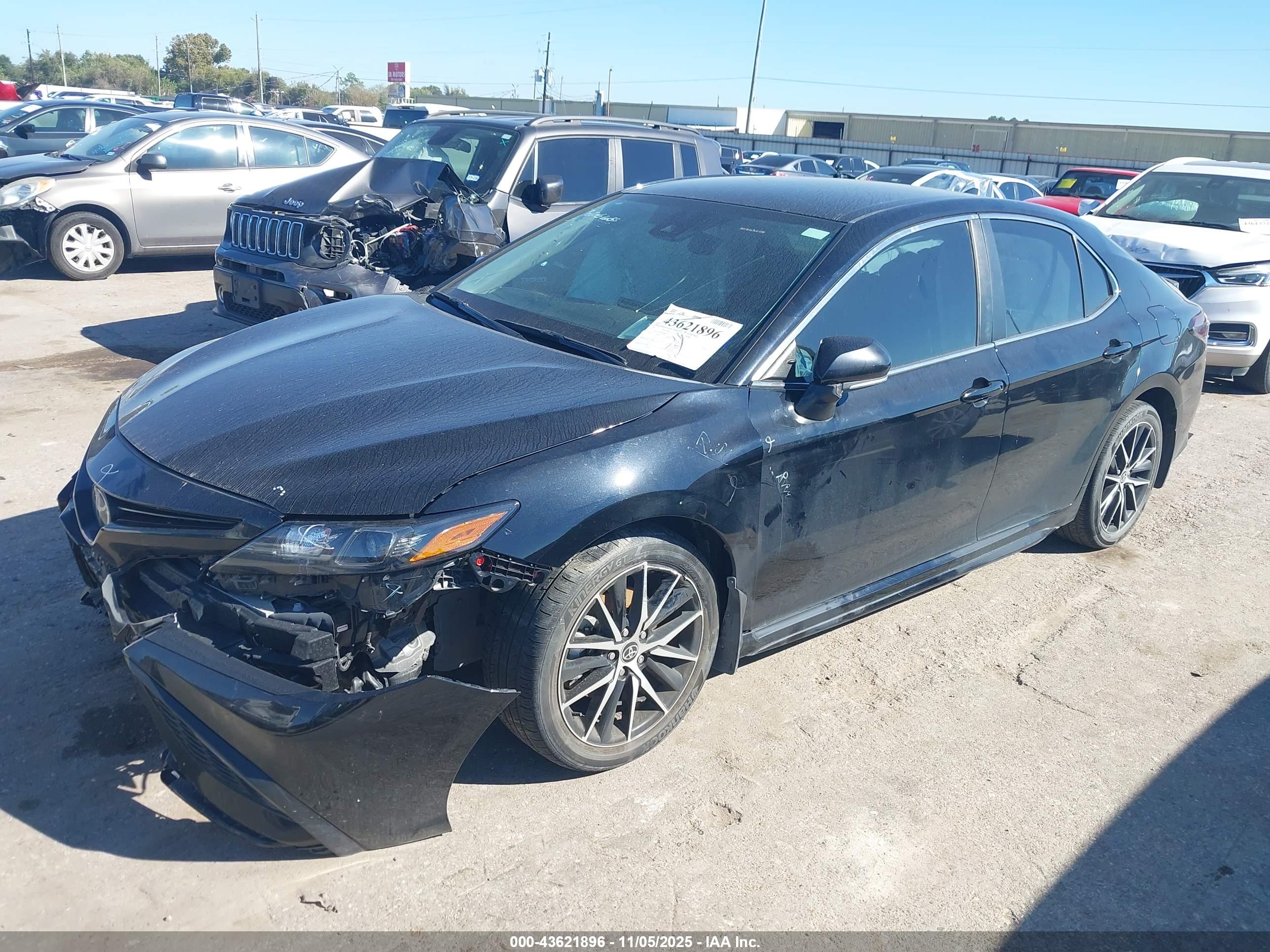 TOYOTA CAMRY image 2