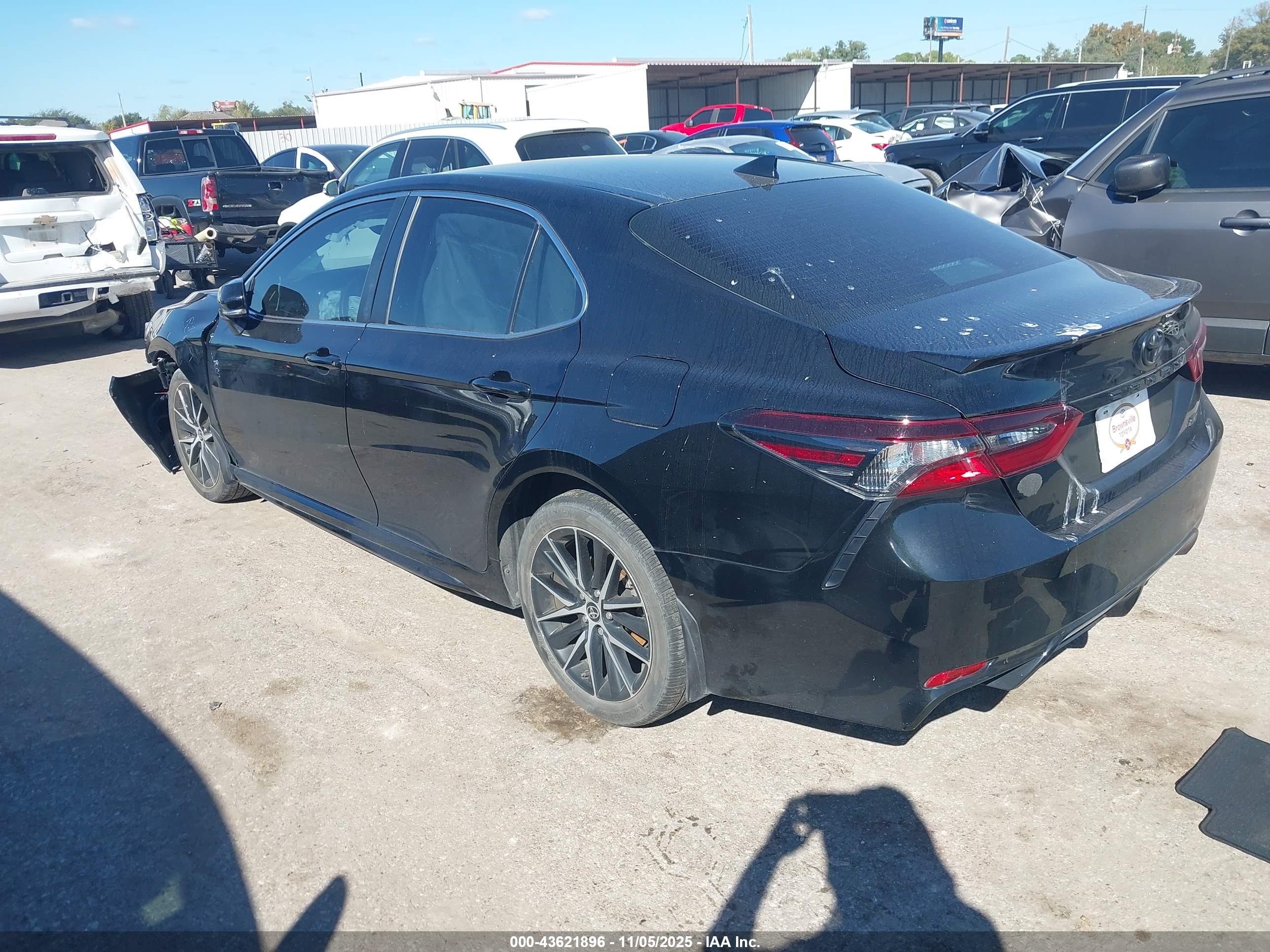 TOYOTA CAMRY image 3