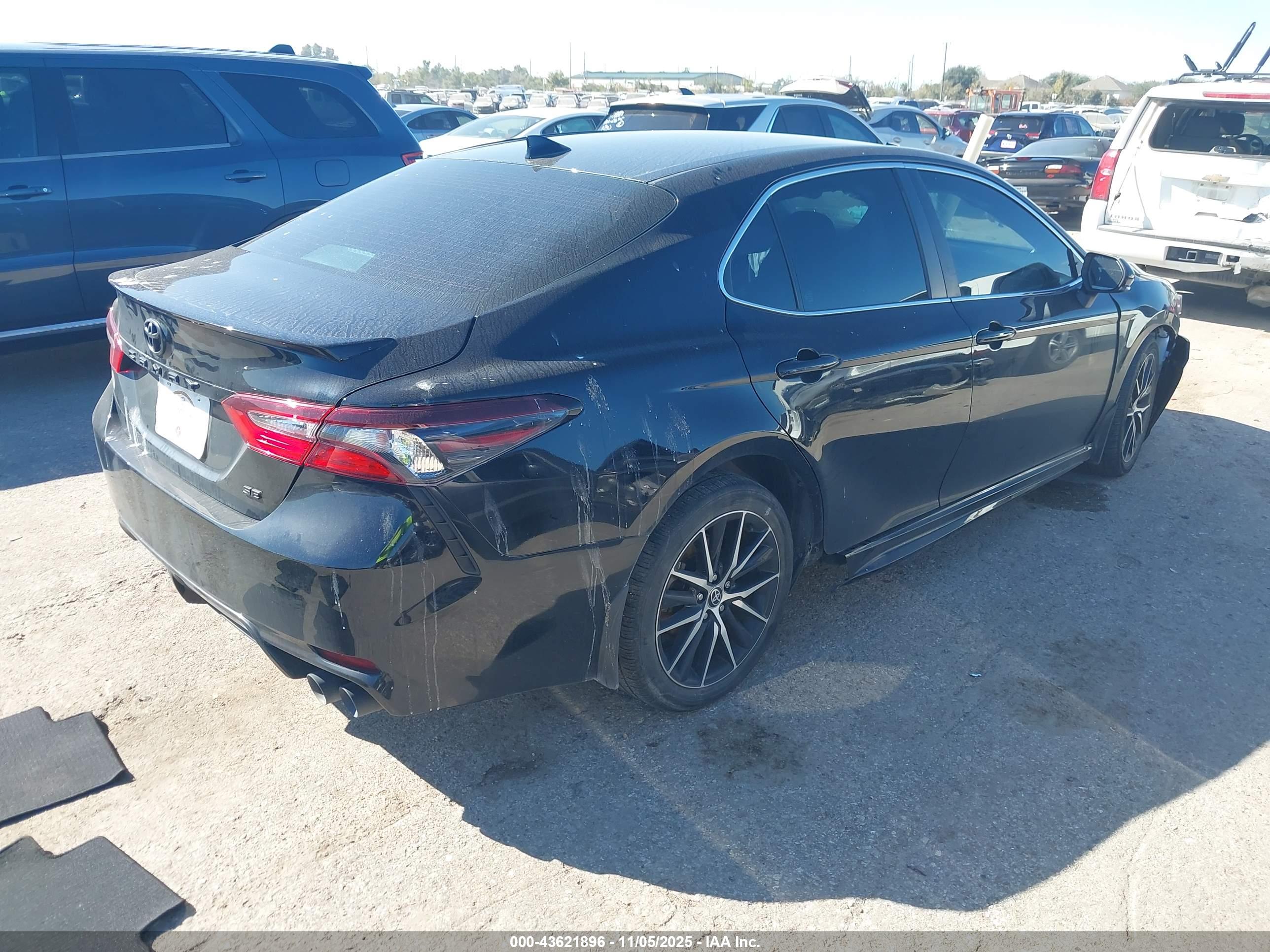 TOYOTA CAMRY image 4