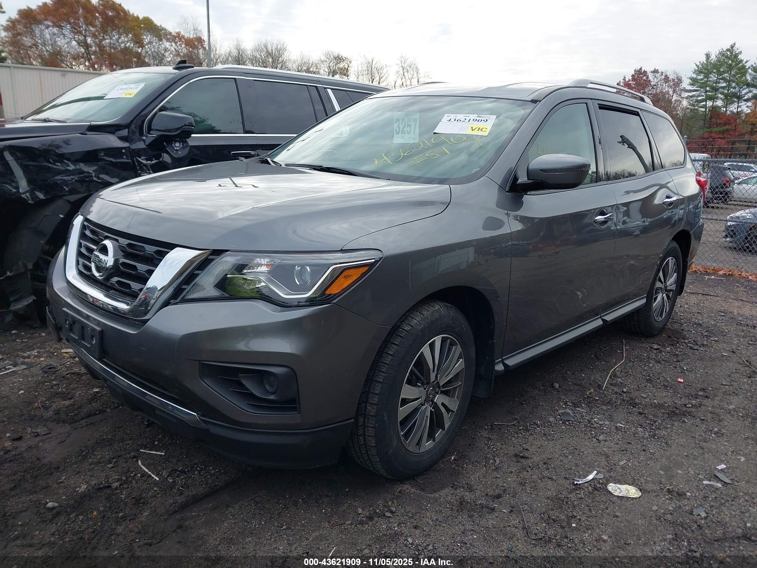 NISSAN PATHFINDER image 2