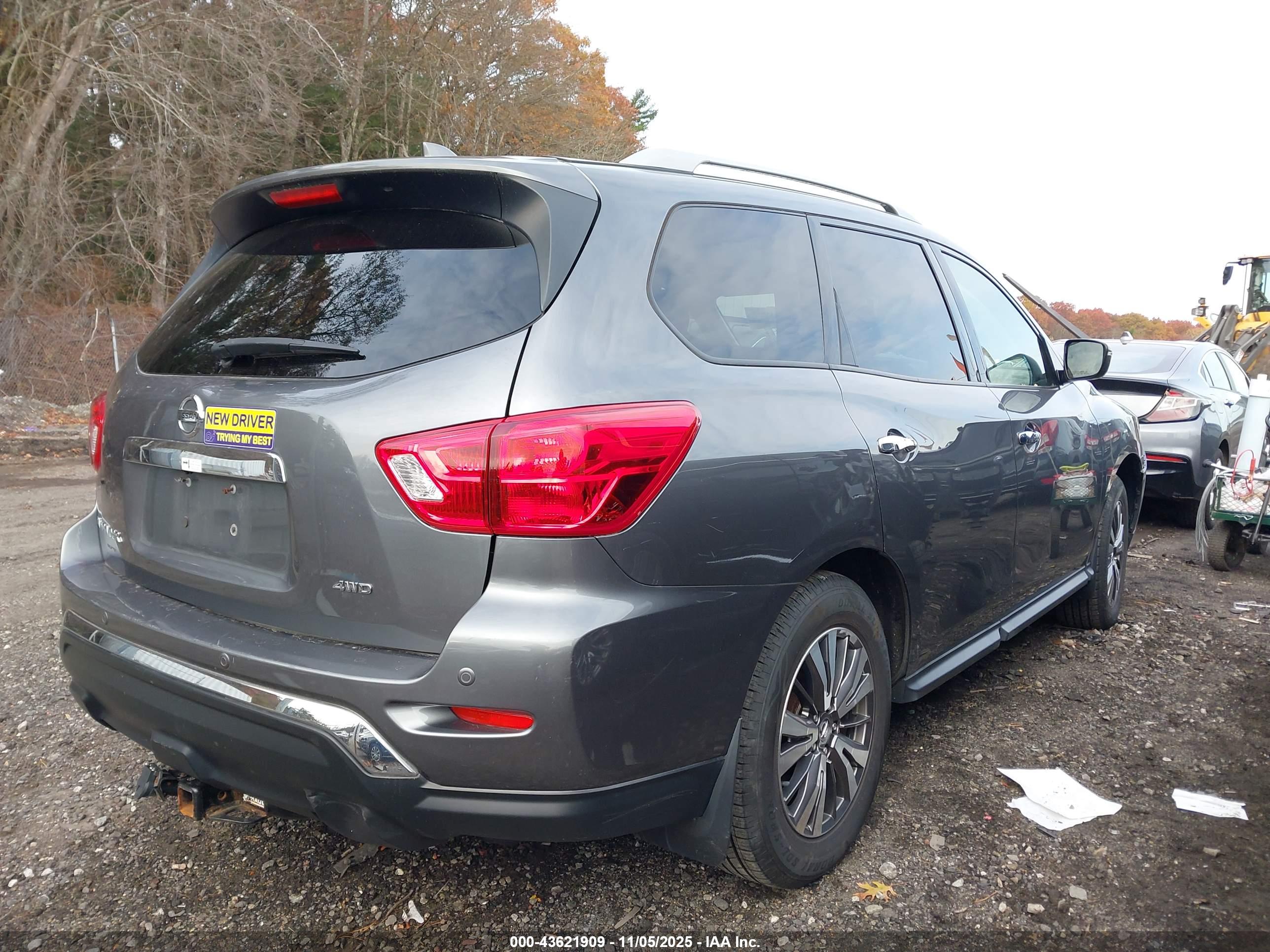NISSAN PATHFINDER image 4