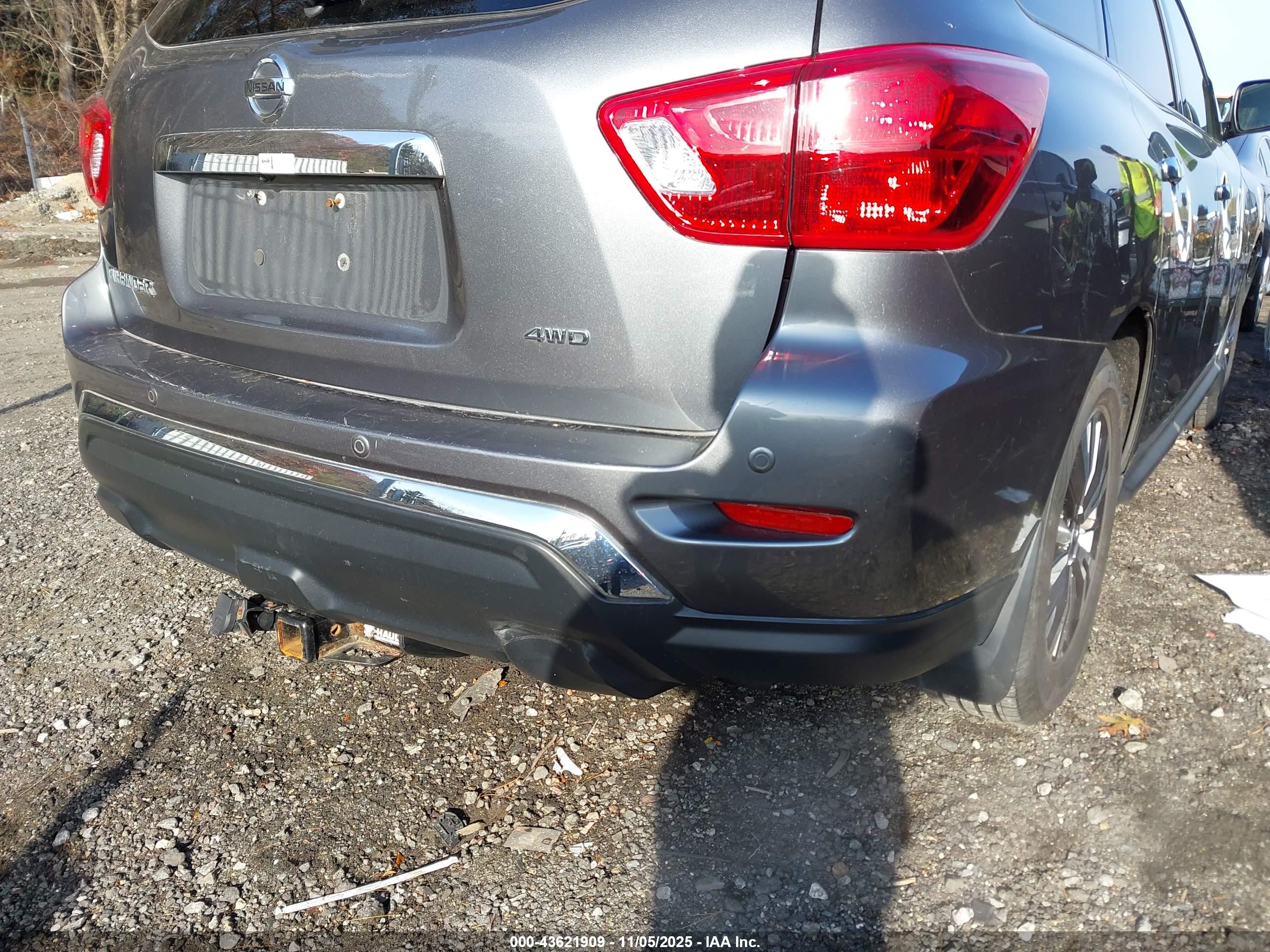 NISSAN PATHFINDER image 6