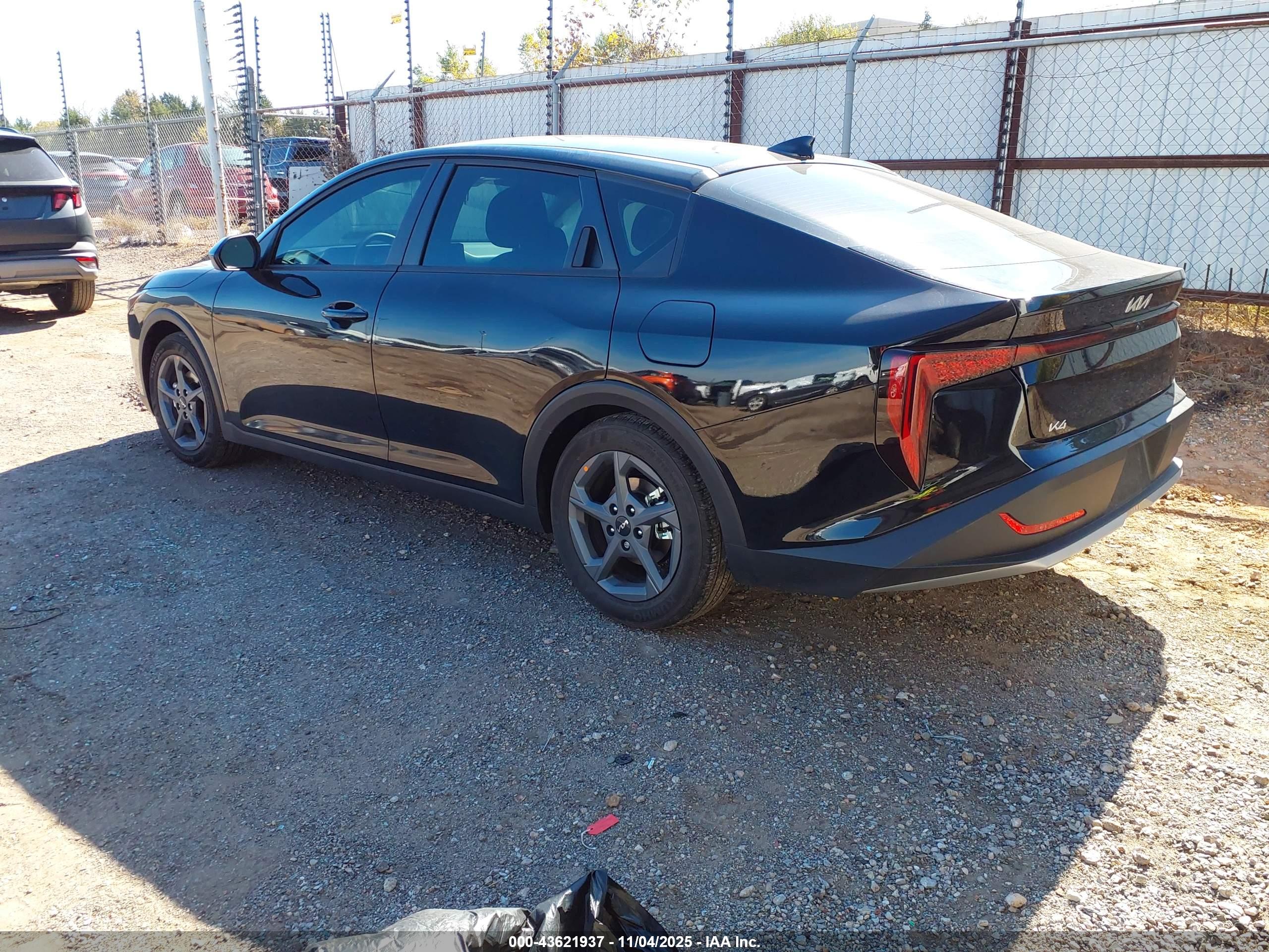 KIA K4 image 3