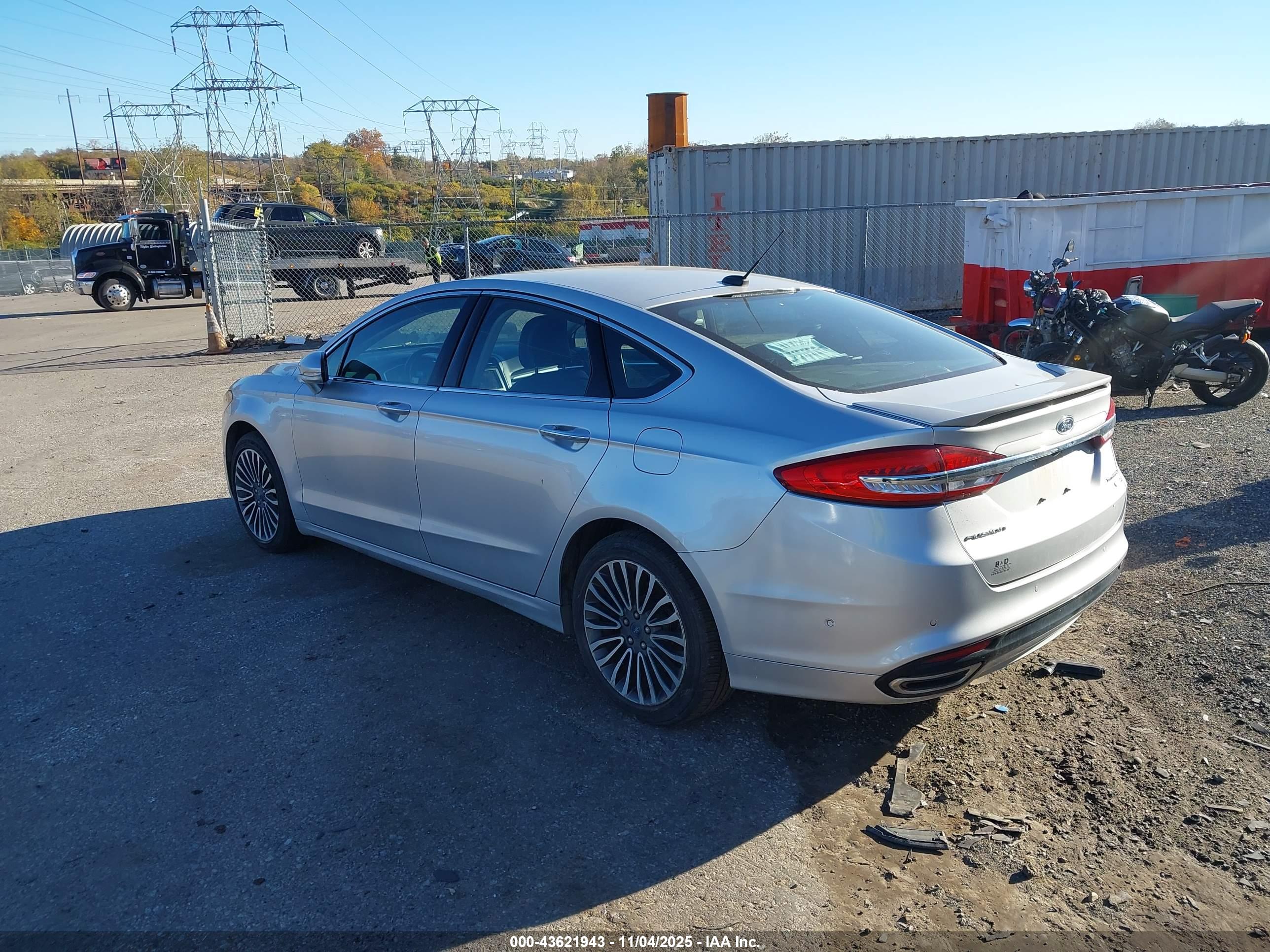 FORD FUSION image 3