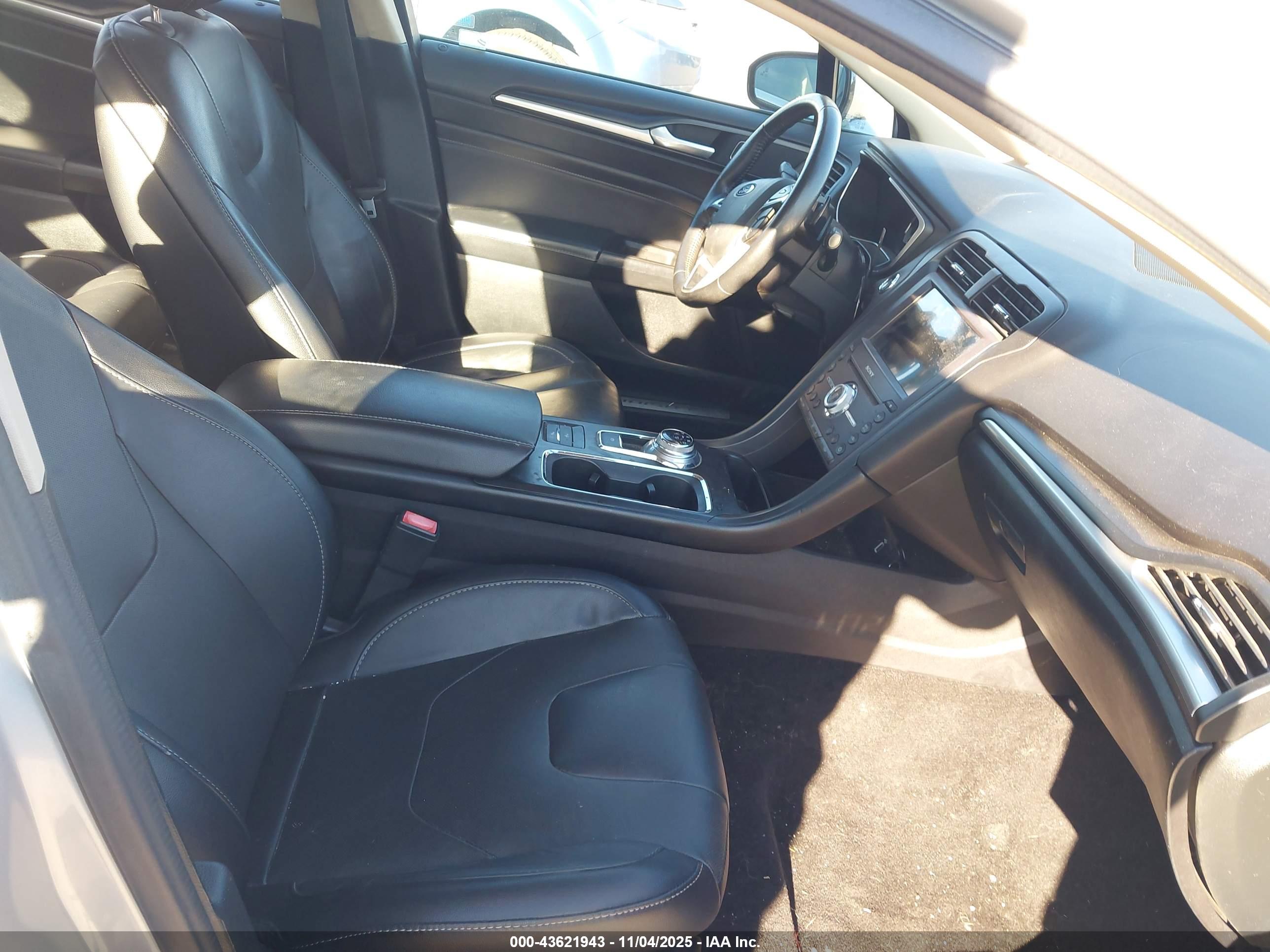 FORD FUSION image 5