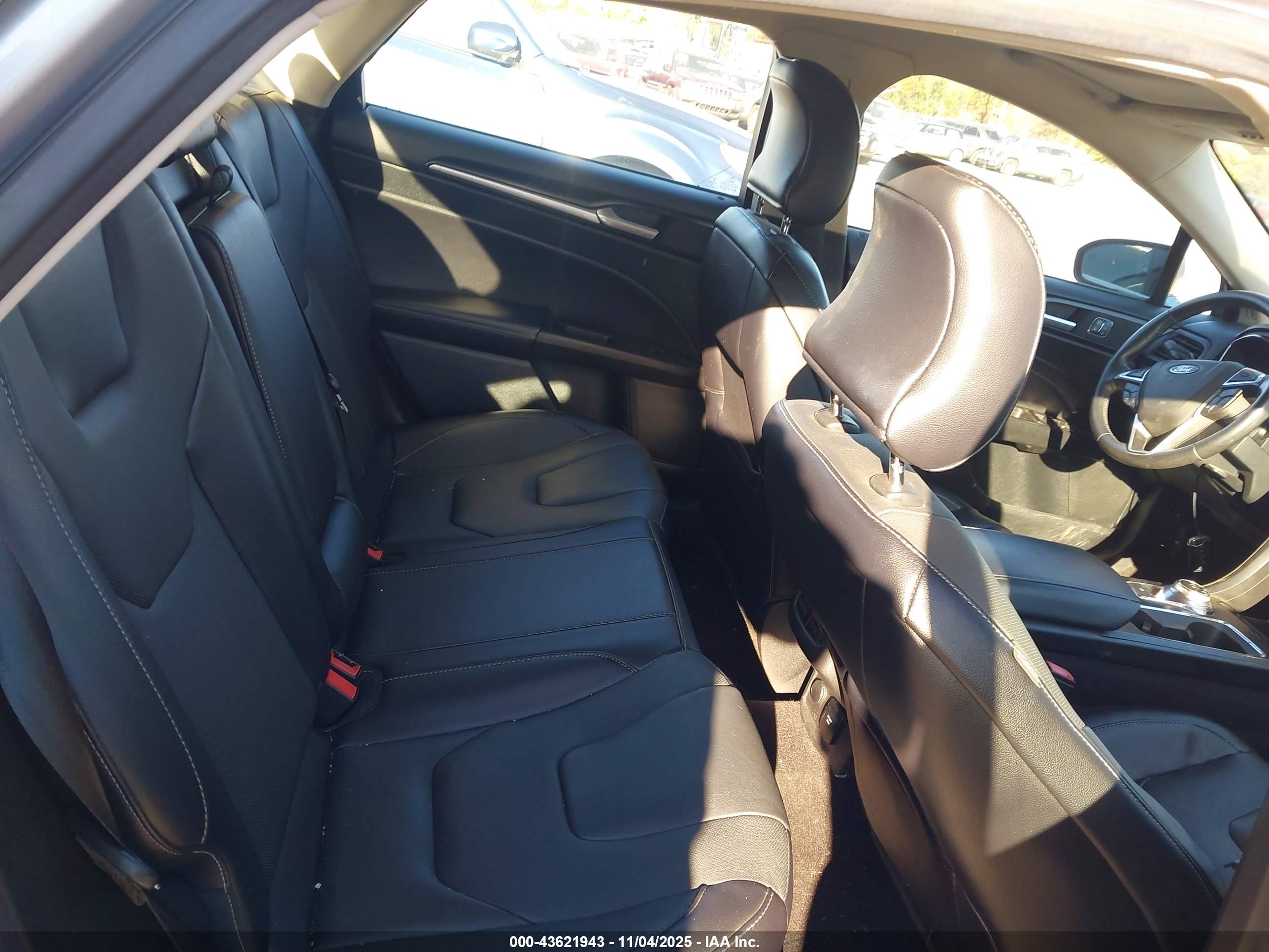 FORD FUSION image 8