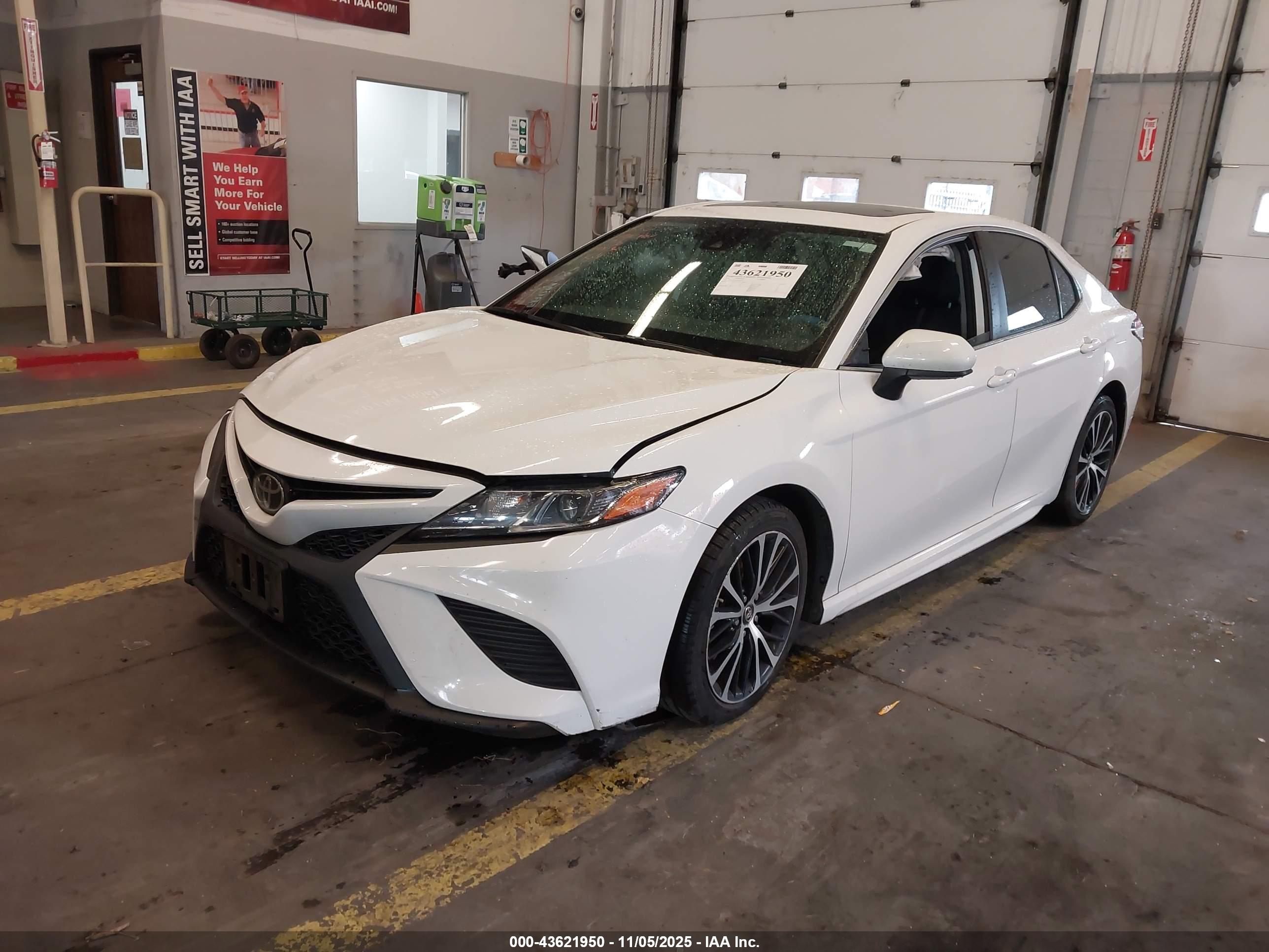 TOYOTA CAMRY image 2