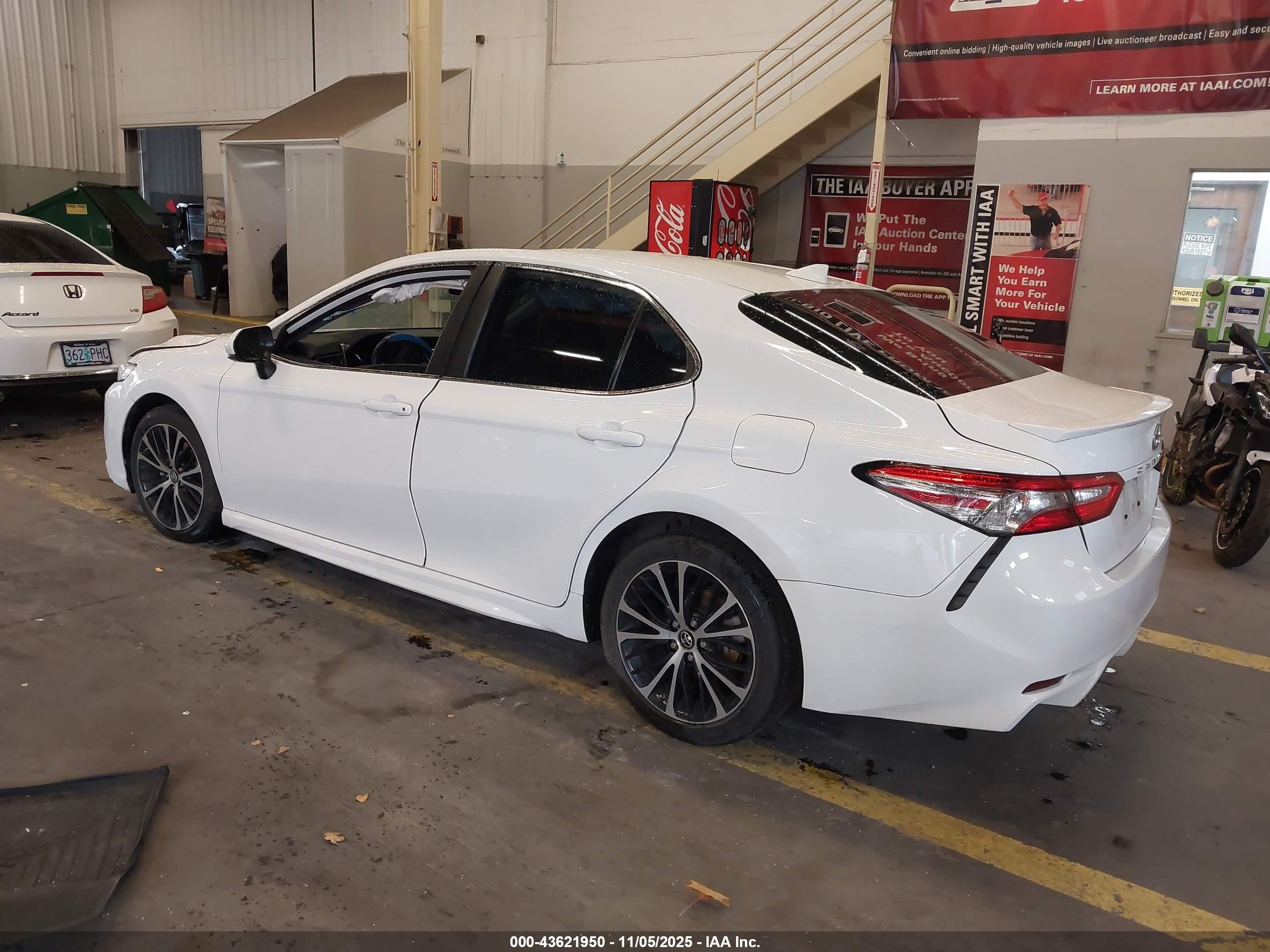 TOYOTA CAMRY image 3