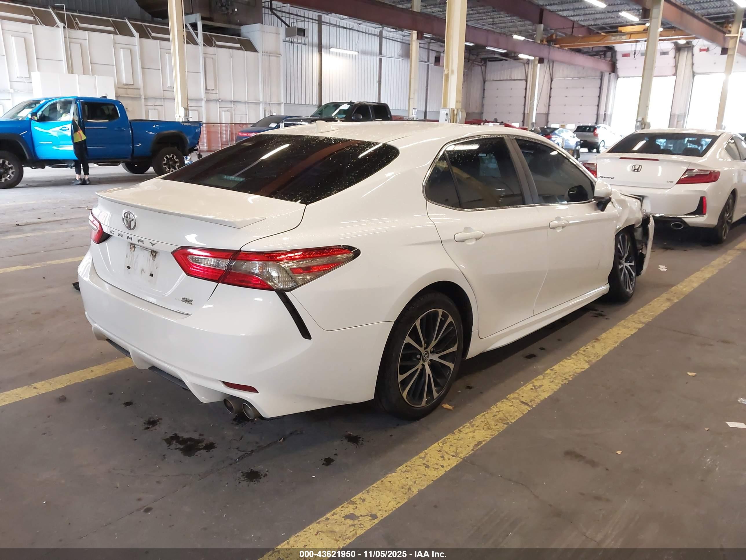TOYOTA CAMRY image 4