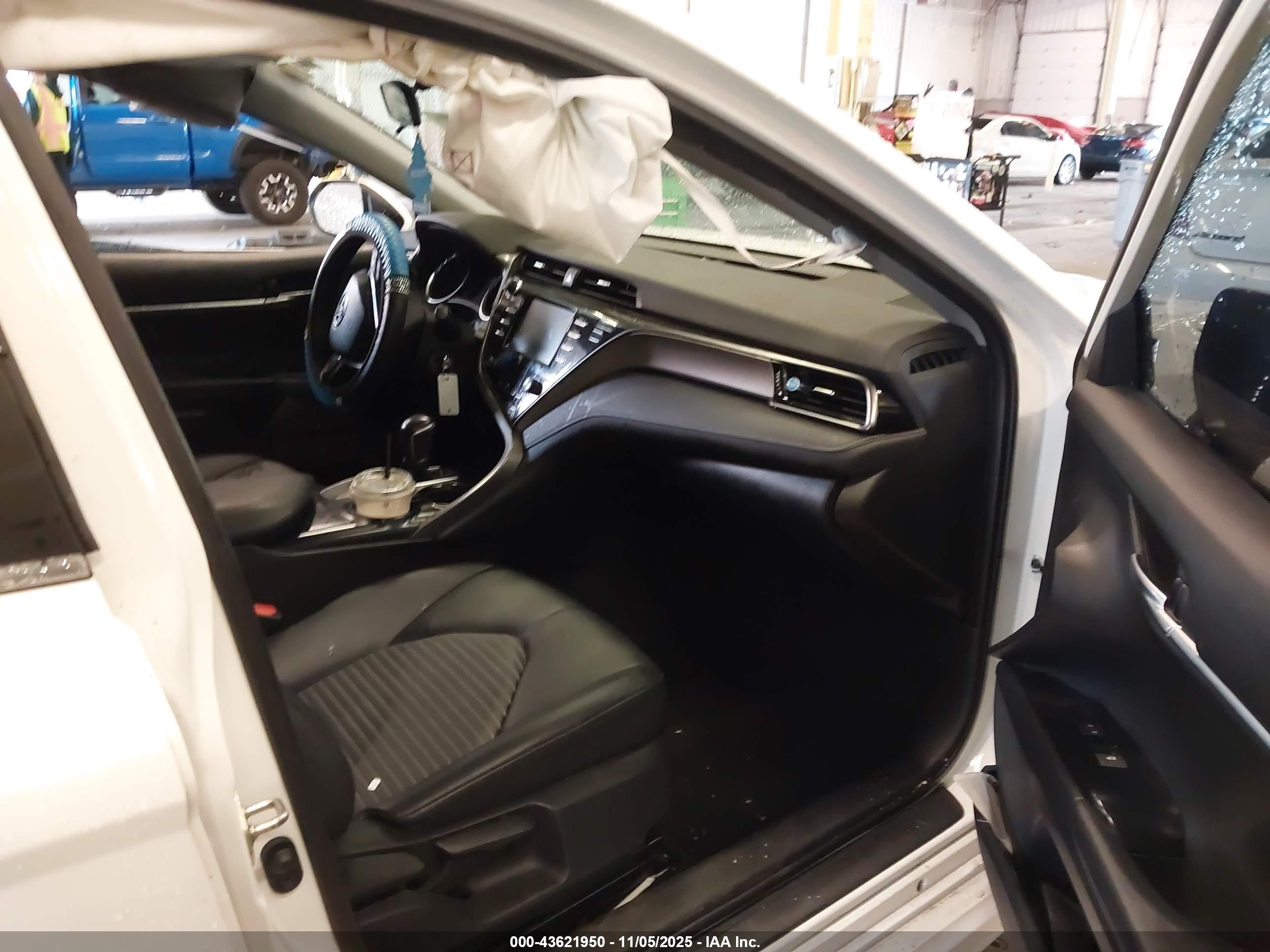 TOYOTA CAMRY image 5
