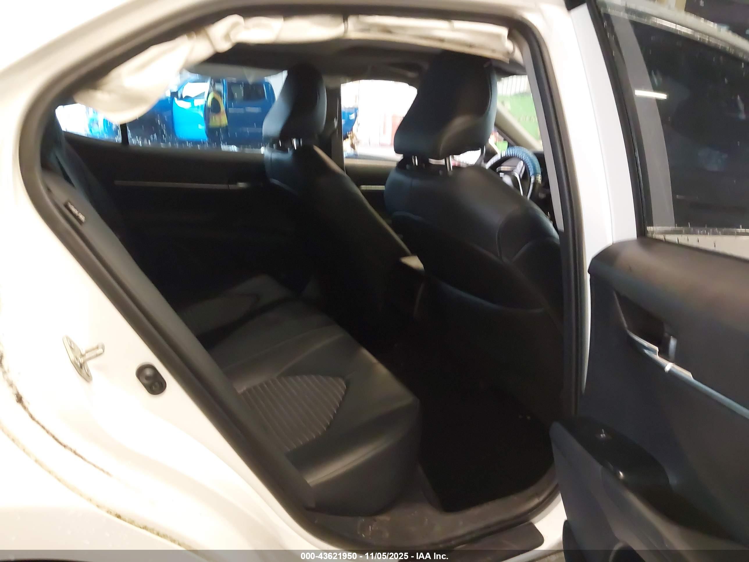 TOYOTA CAMRY image 8