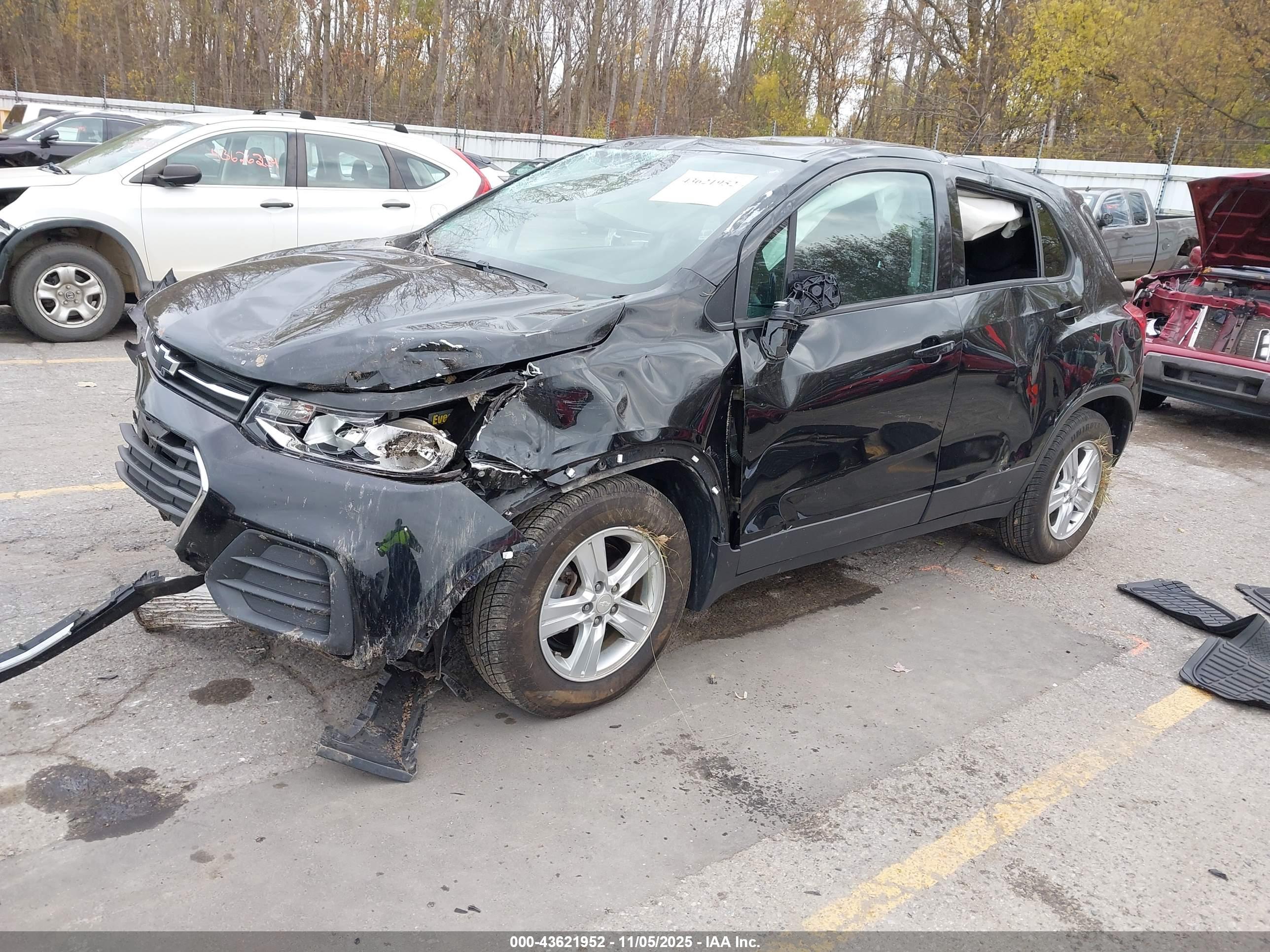 CHEVROLET TRAX image 2