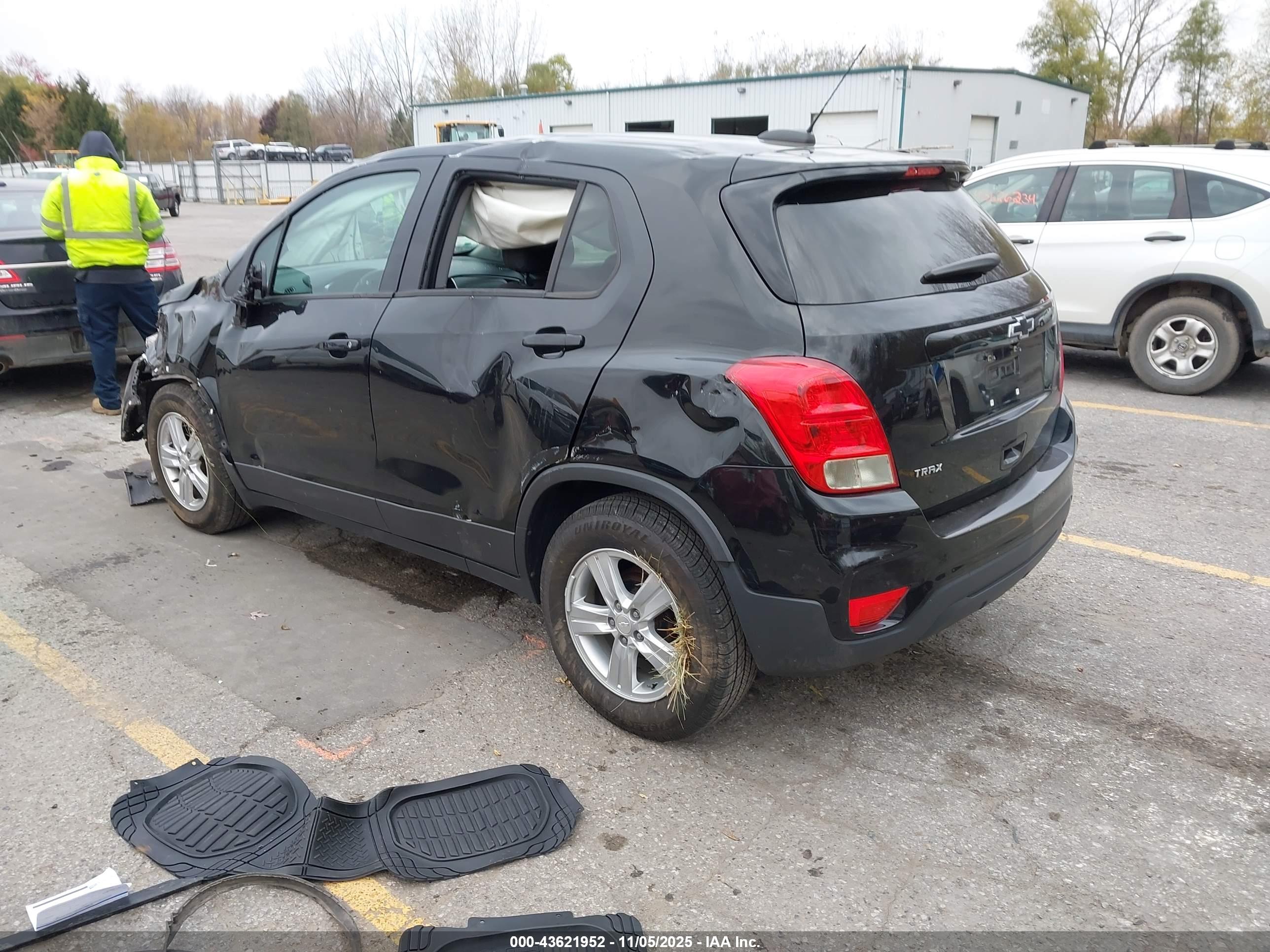 CHEVROLET TRAX image 3