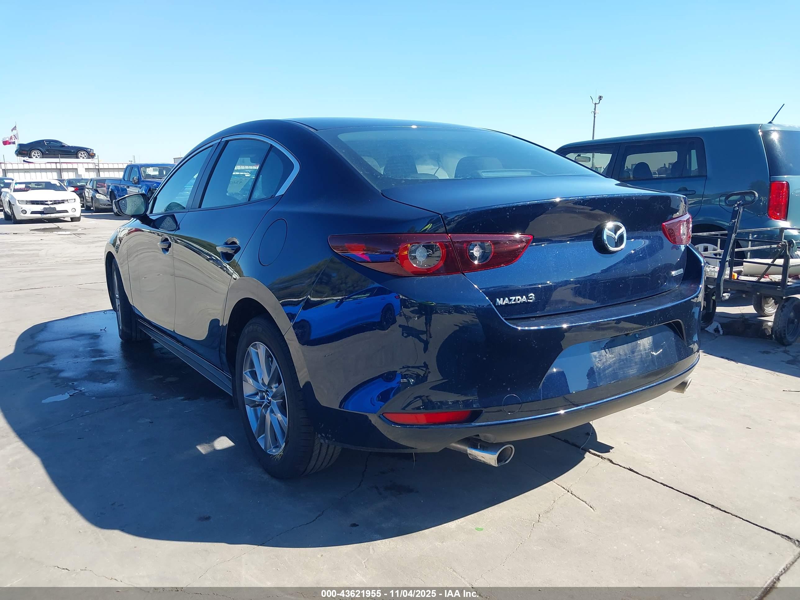 MAZDA MAZDA3 image 3