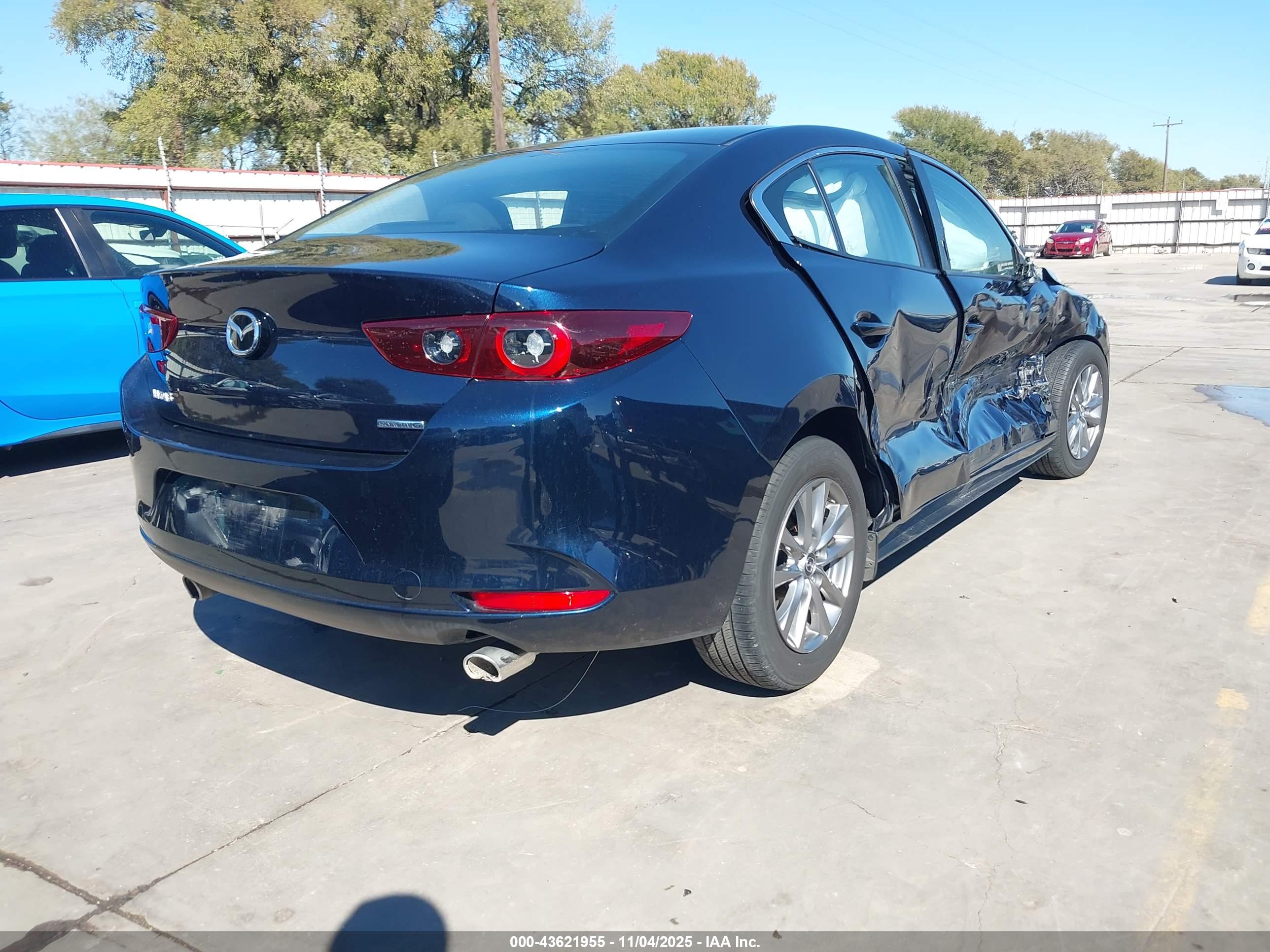 MAZDA MAZDA3 image 4