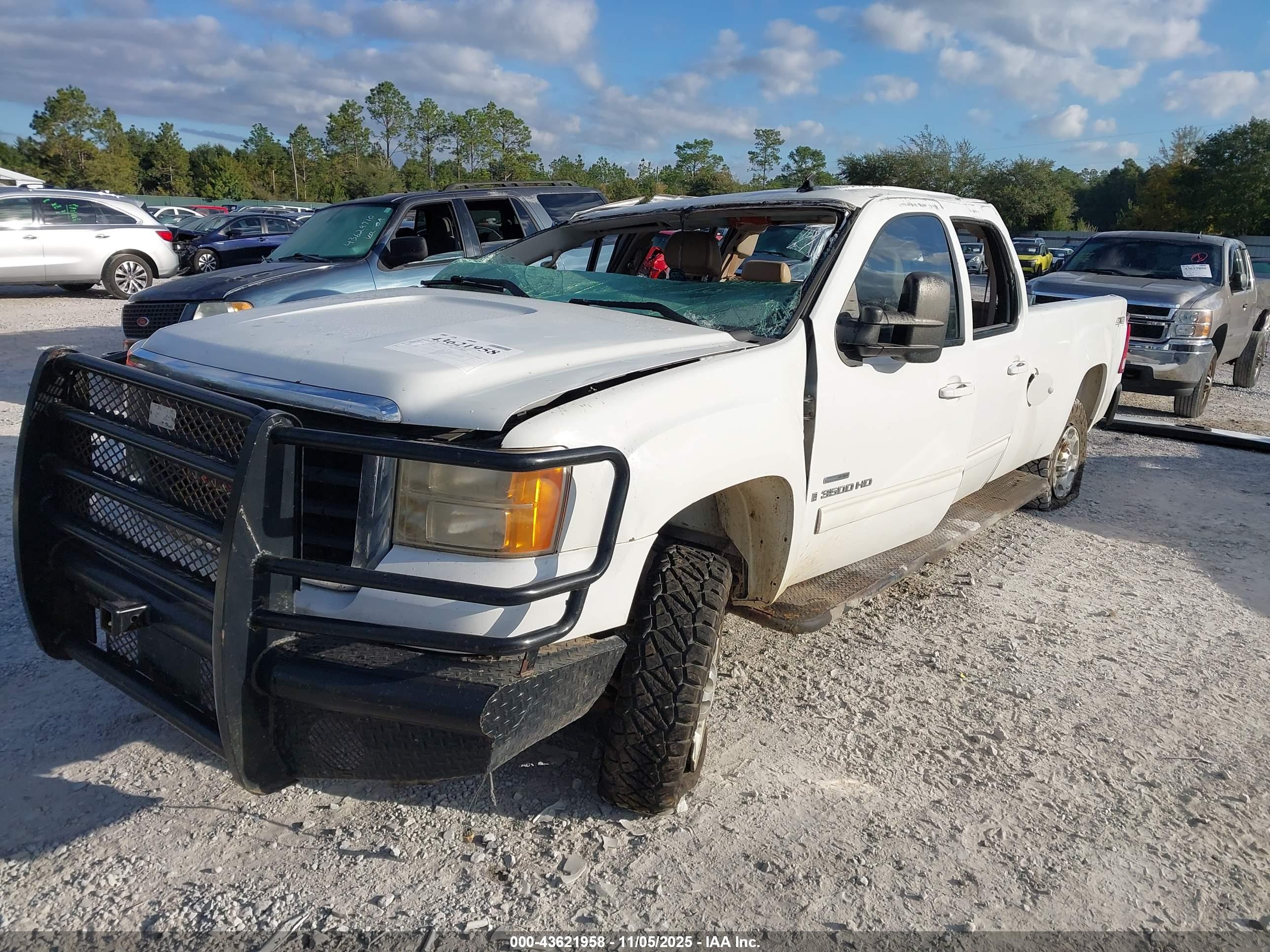 GMC SIERRA image 2