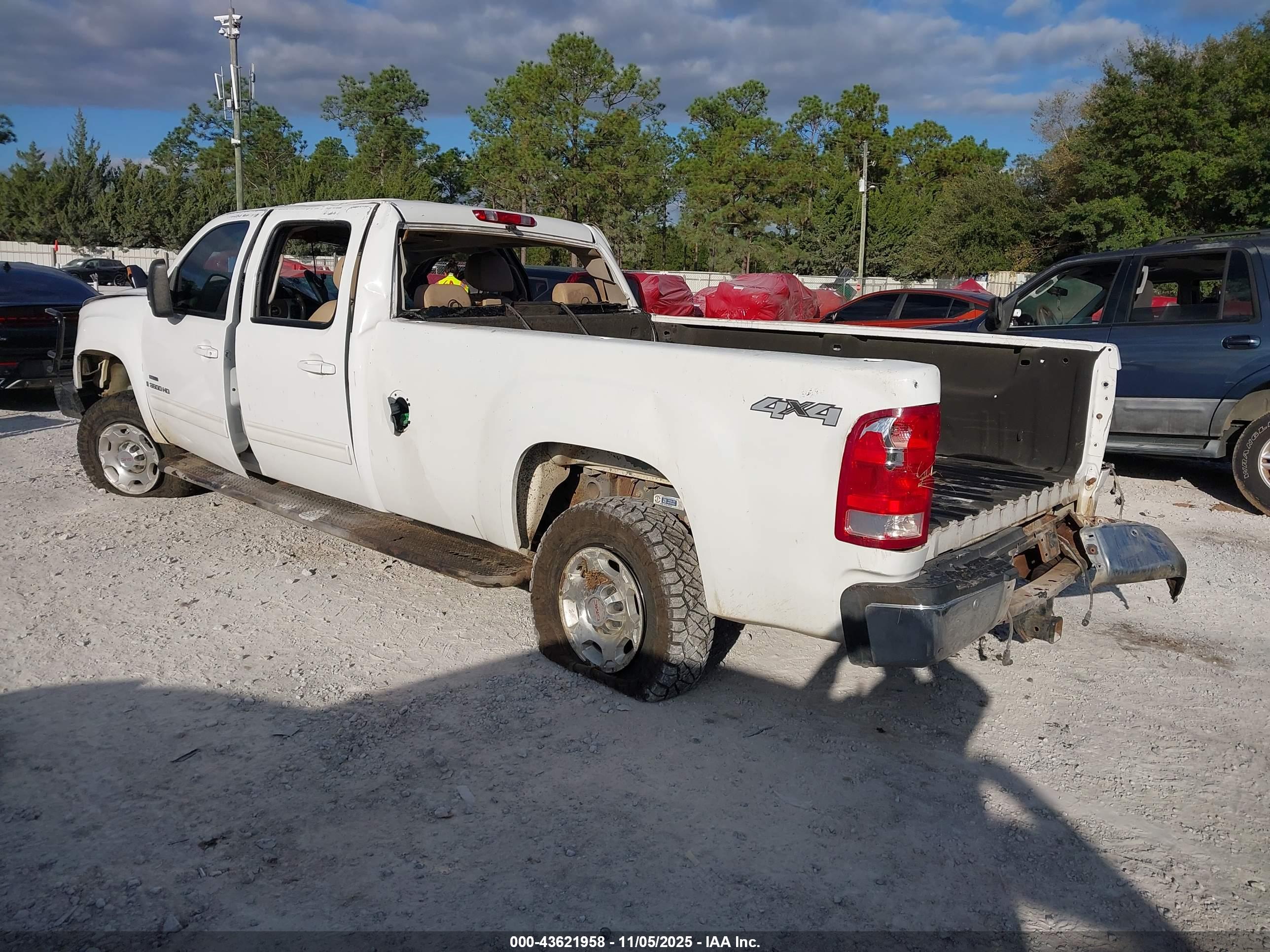 GMC SIERRA image 3