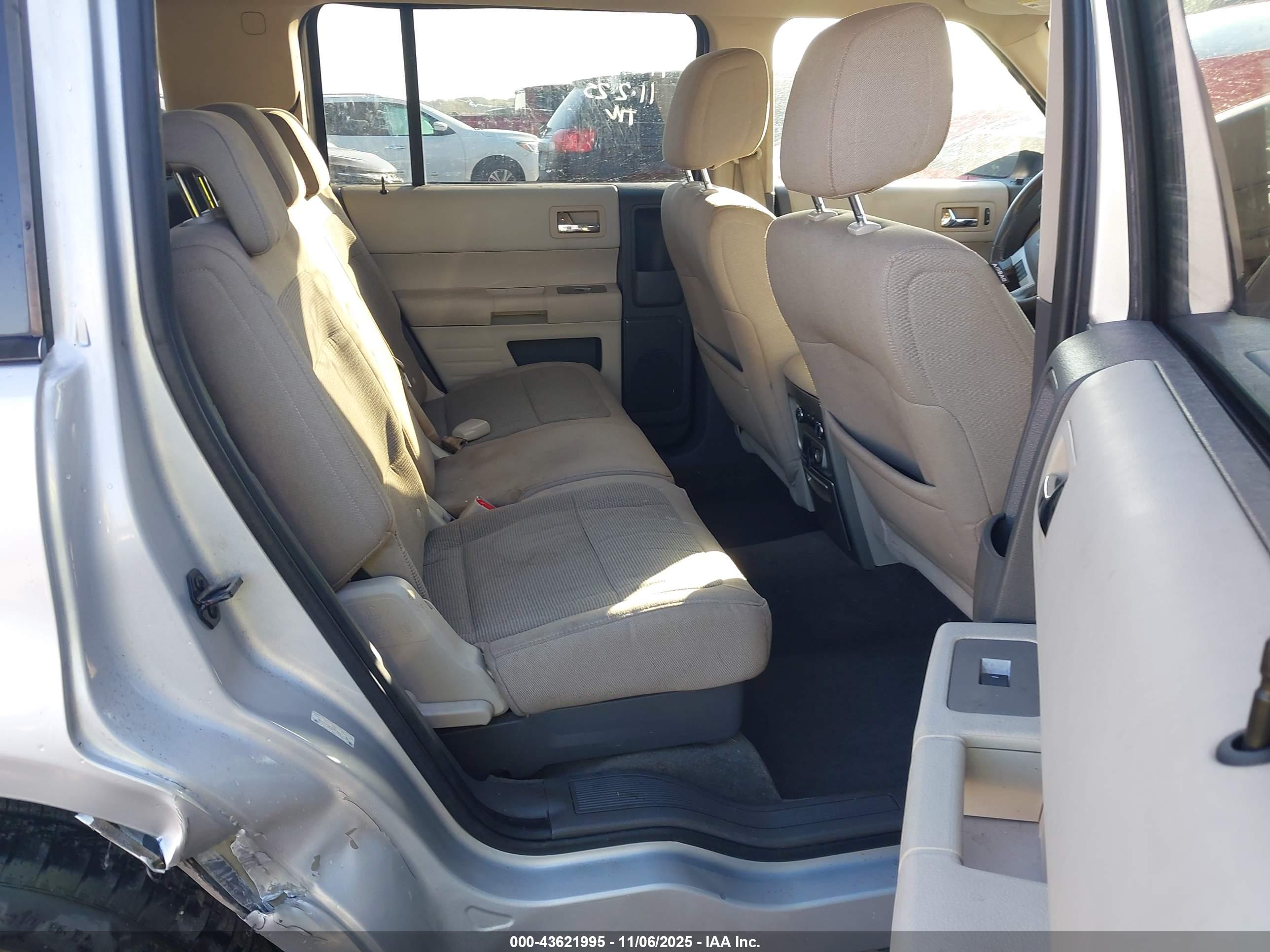 FORD FLEX image 8