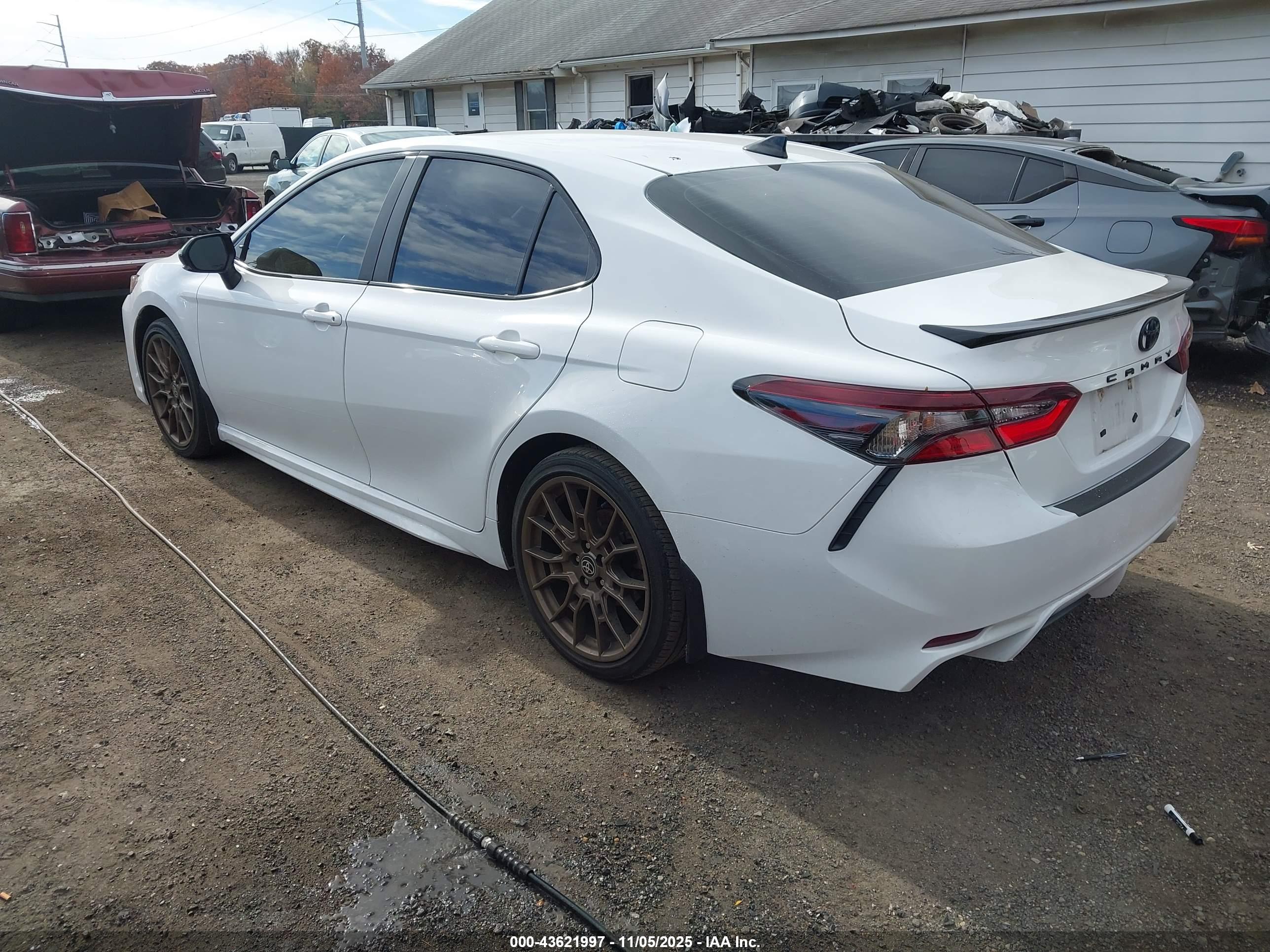 TOYOTA CAMRY image 3