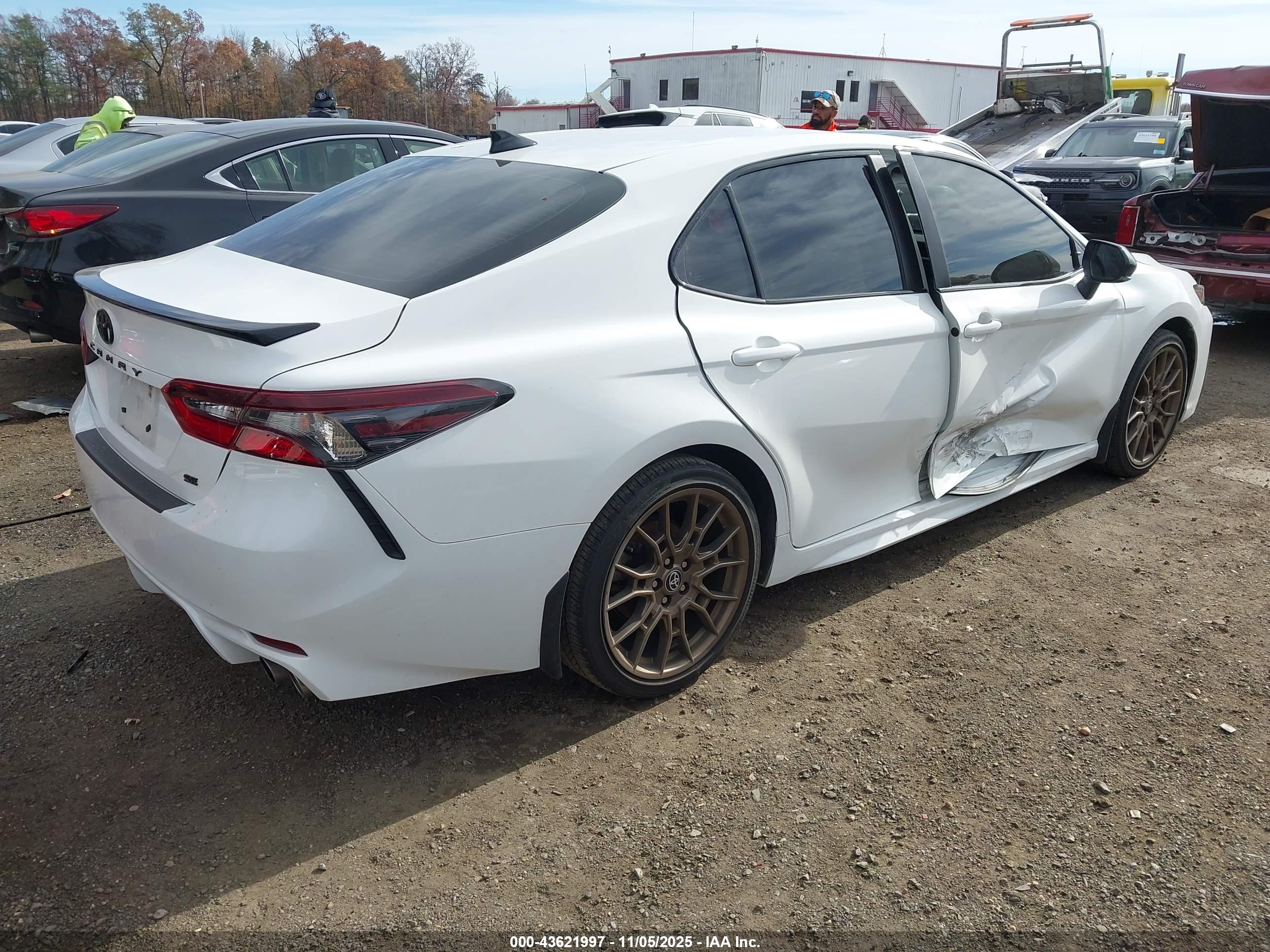 TOYOTA CAMRY image 4