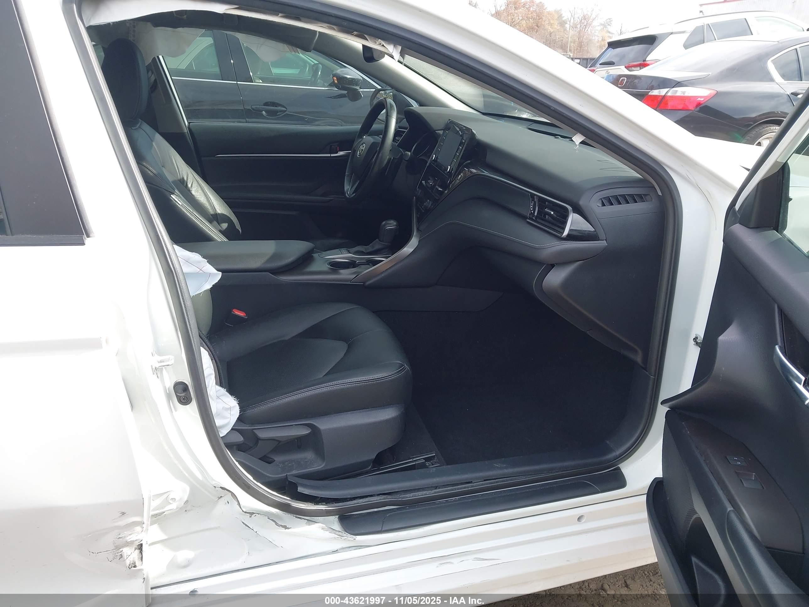 TOYOTA CAMRY image 5