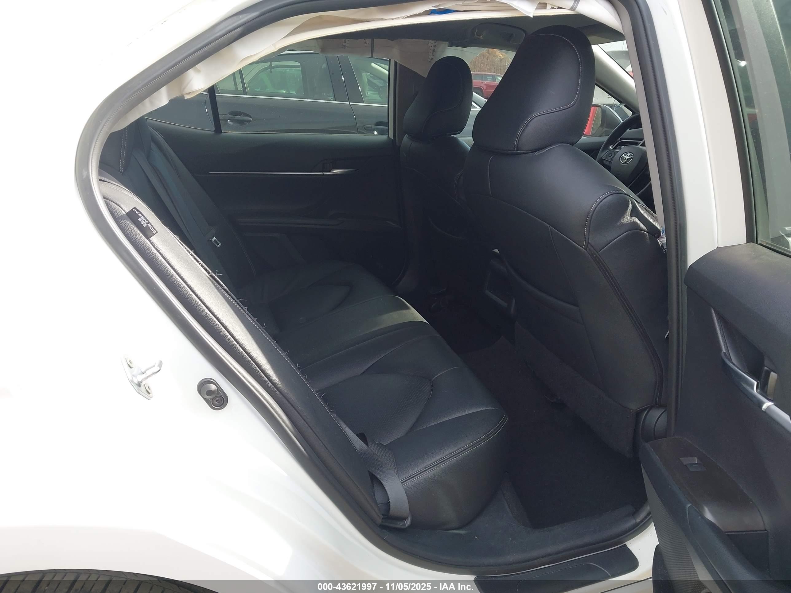 TOYOTA CAMRY image 8